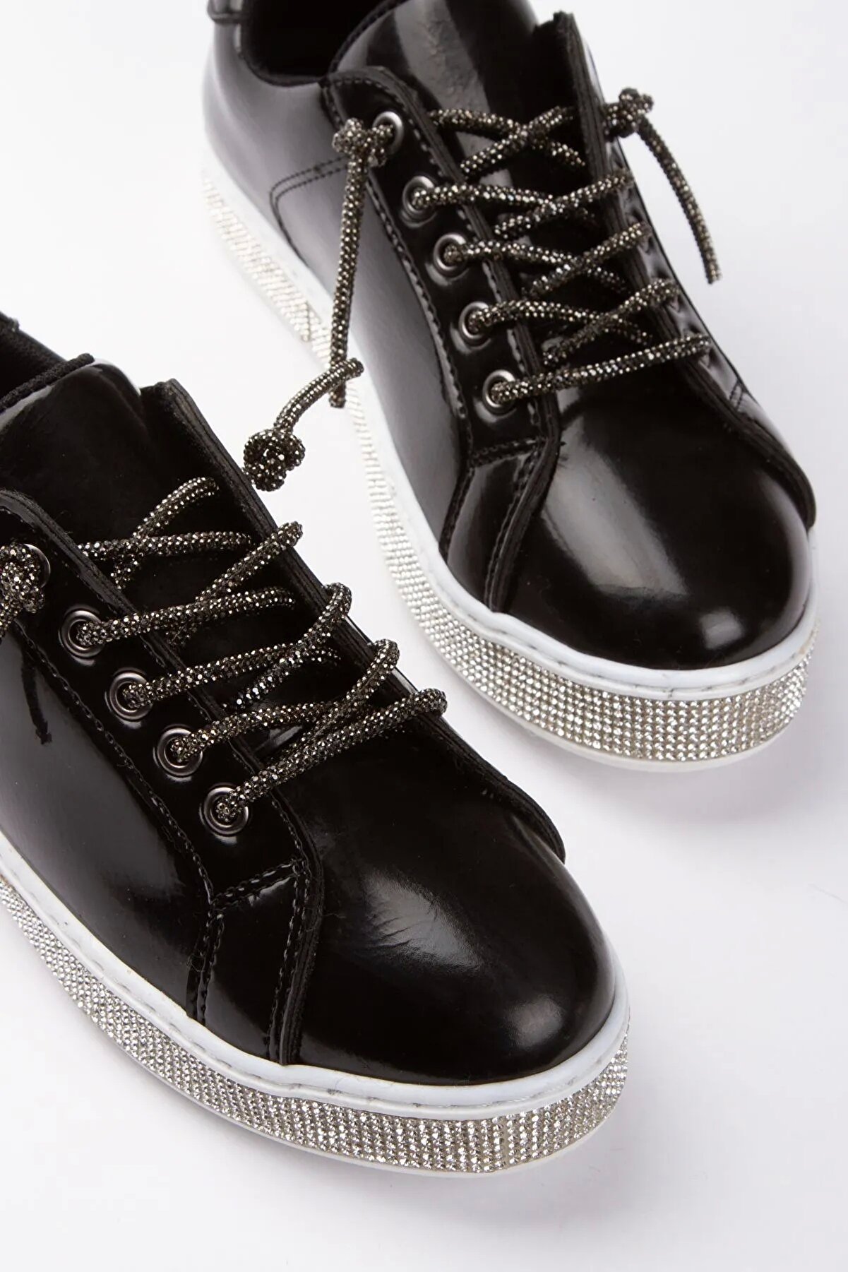 Gult Si̇yah 4 Cm Spor Ayakkabı Taş Detaylı