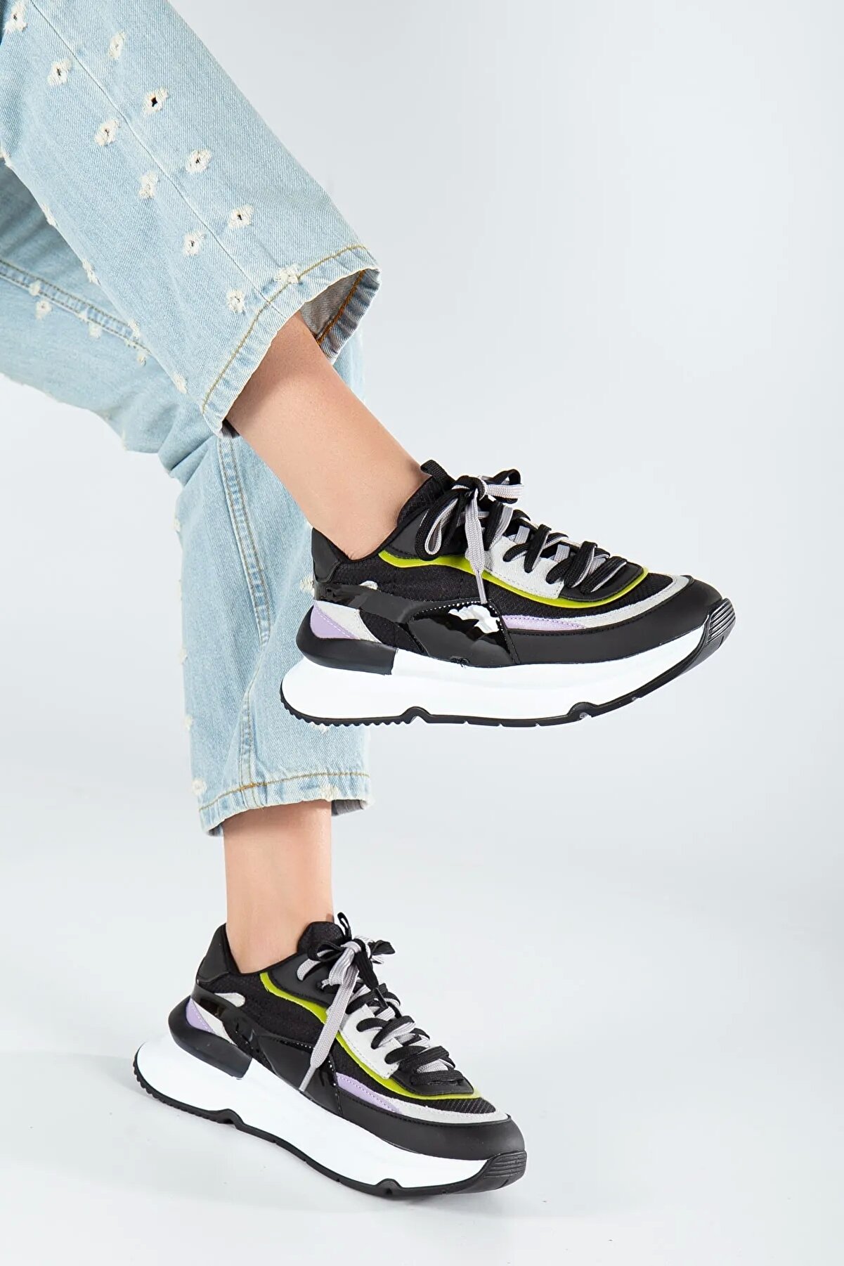 Gult Si̇yah Kapi̇tone Detaysız Spor Ayakkabı