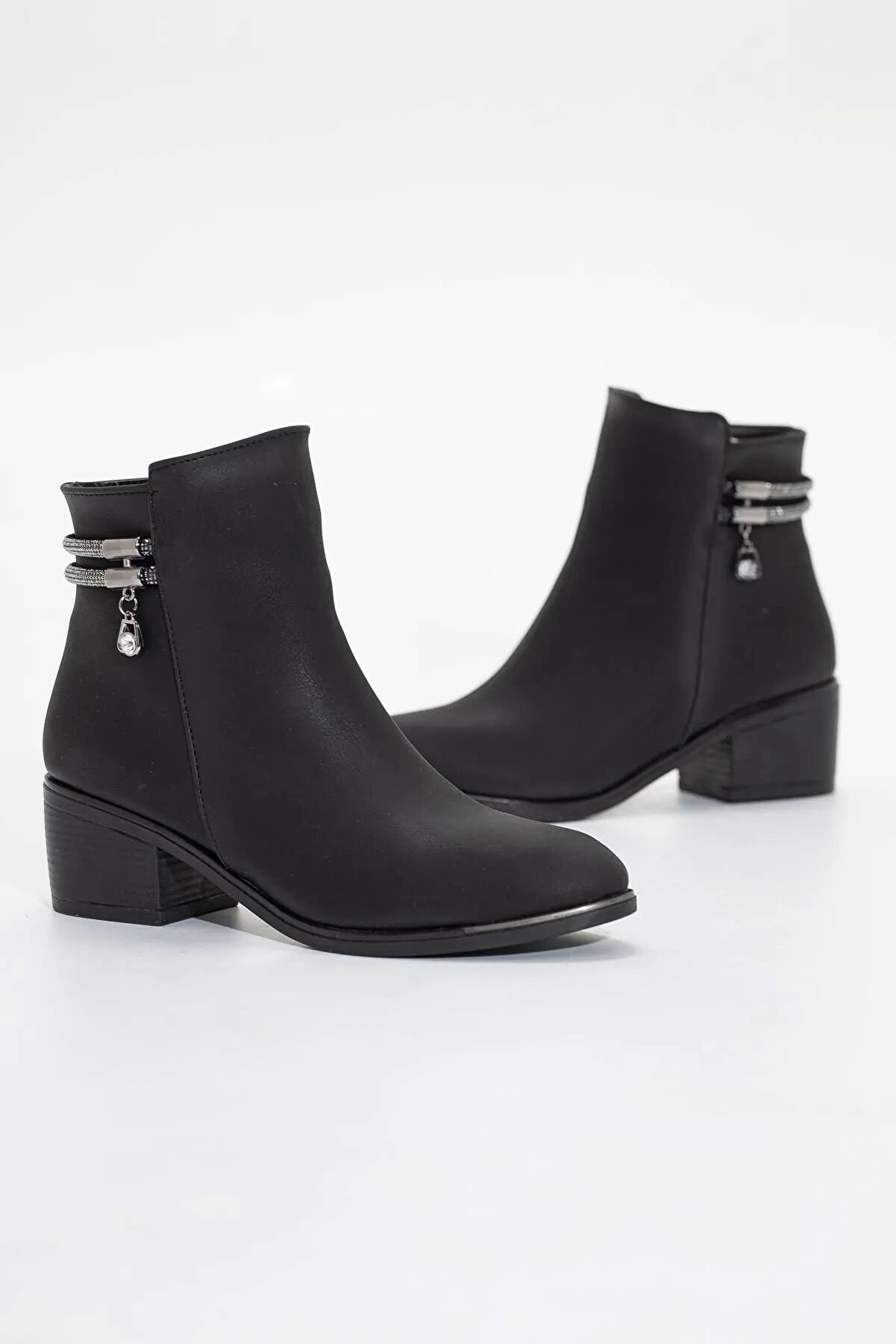Gult Kadın Günlük Bot Taş Detaylı 5 Cm Si̇yah