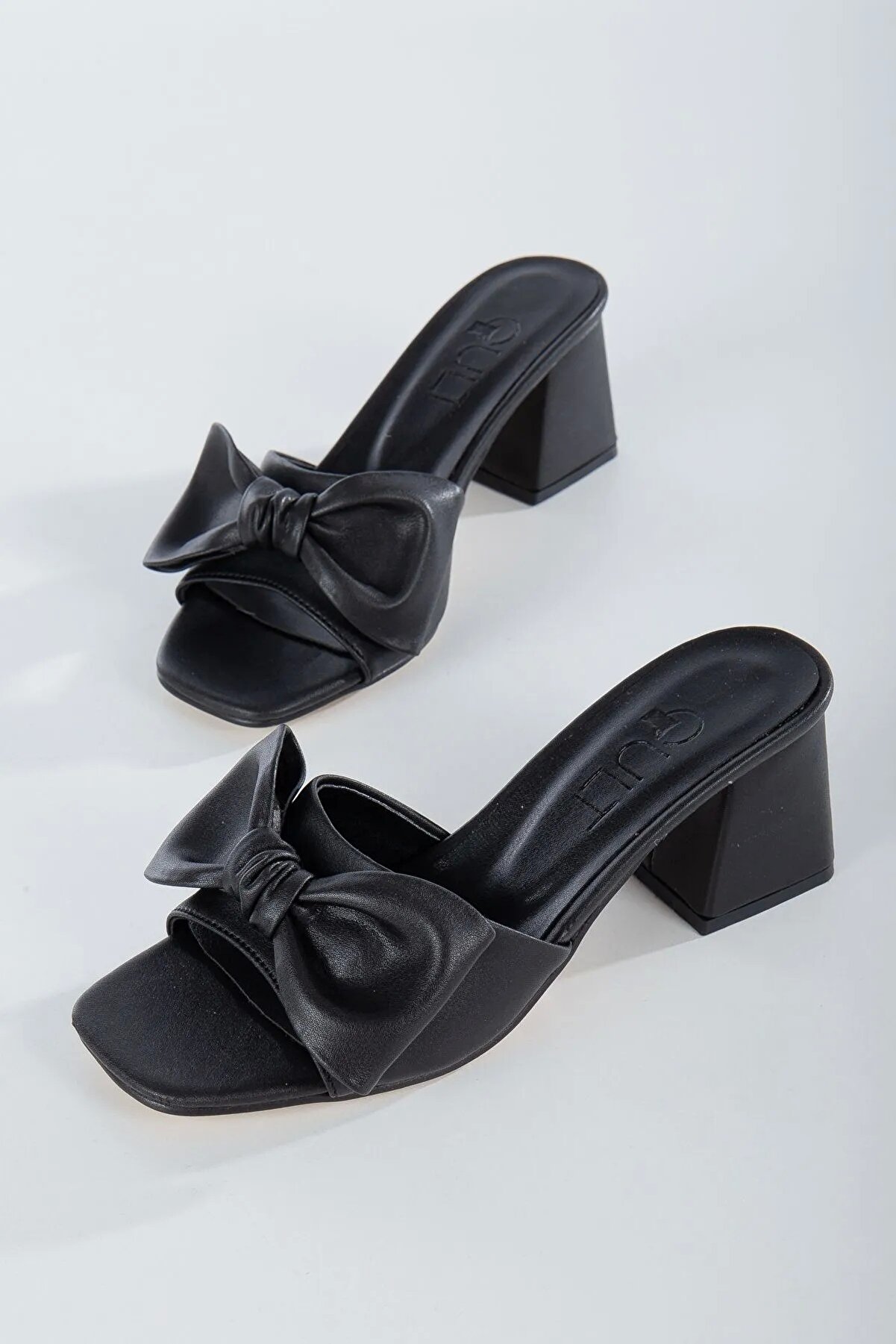 Gult Kadın 5 Cm Kalın Topuklu Çanta Kombi̇nli̇ Terli̇k Takımı