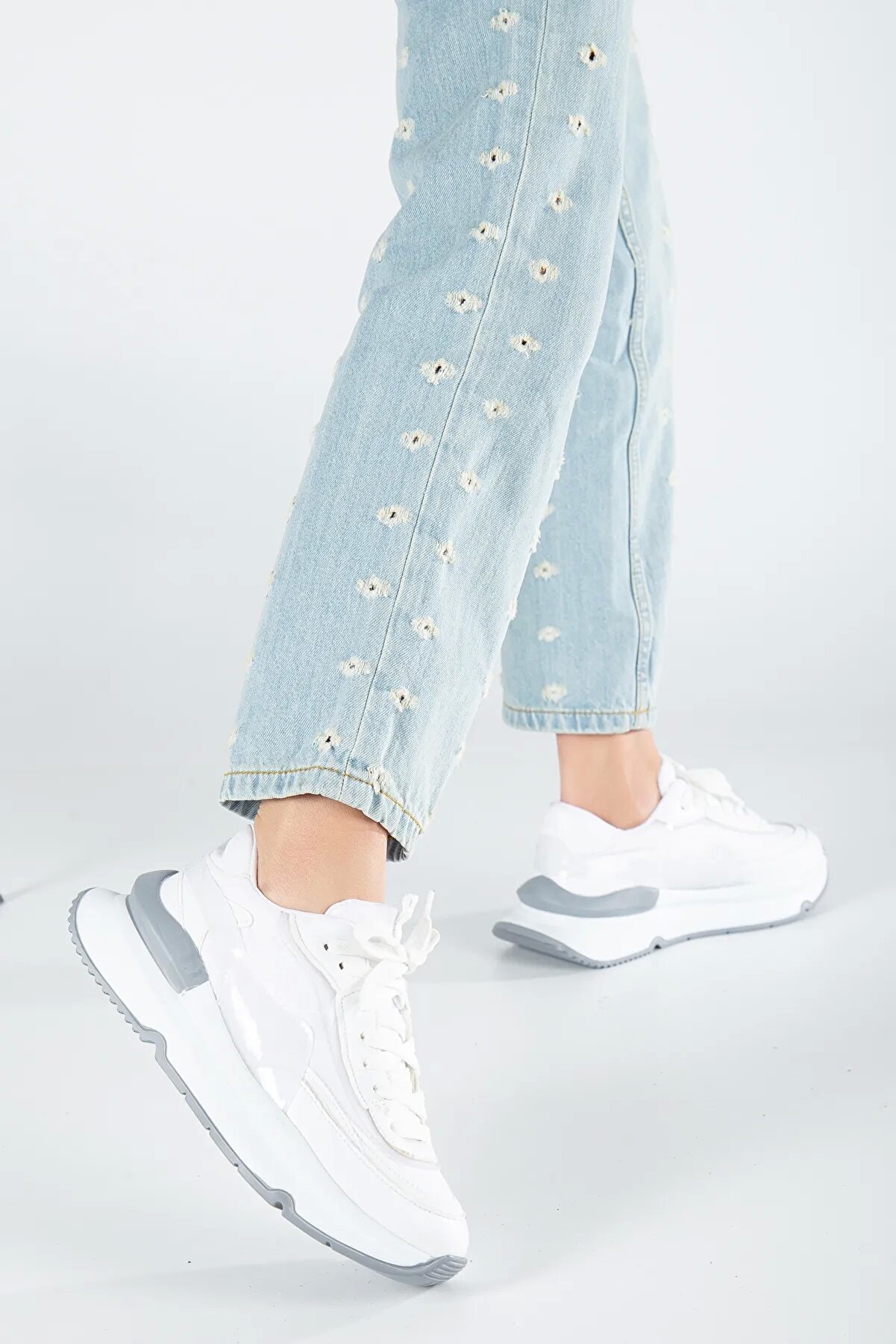 Gult Beyaz Kapi̇tone Detaysız Spor Ayakkabı