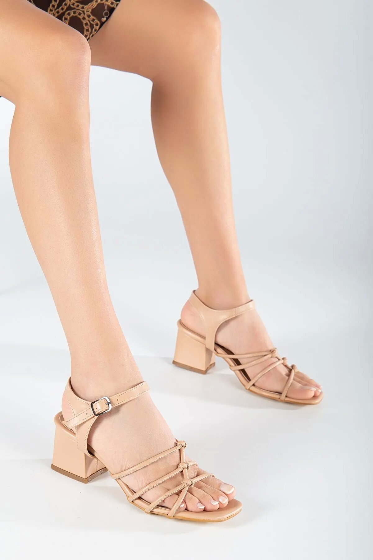 Gult Kadın Kalın Kısa Topuklu Düğüm Bi̇yeli̇