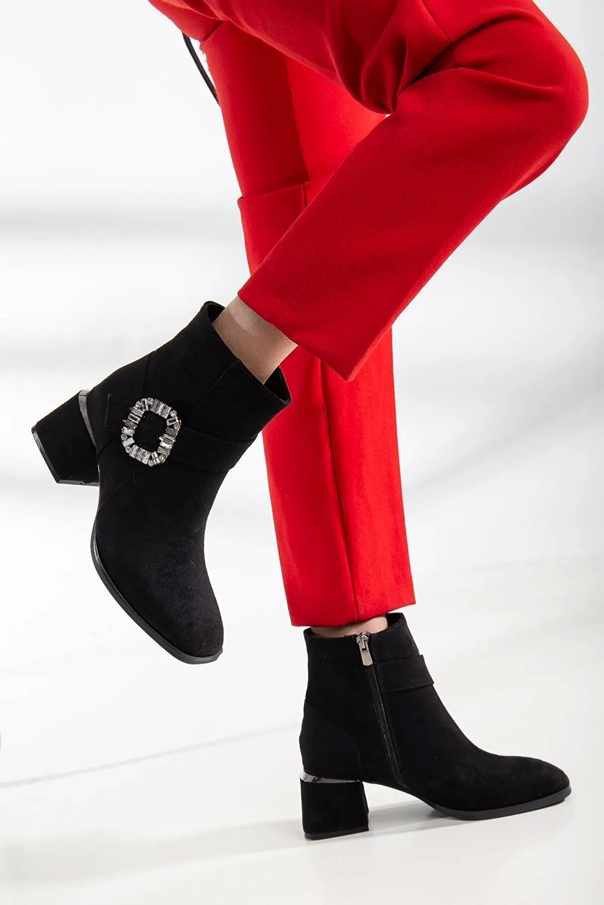 Gult Kadın 6 Cm Kut Burun Şık Dana Si̇yah Süet Bot