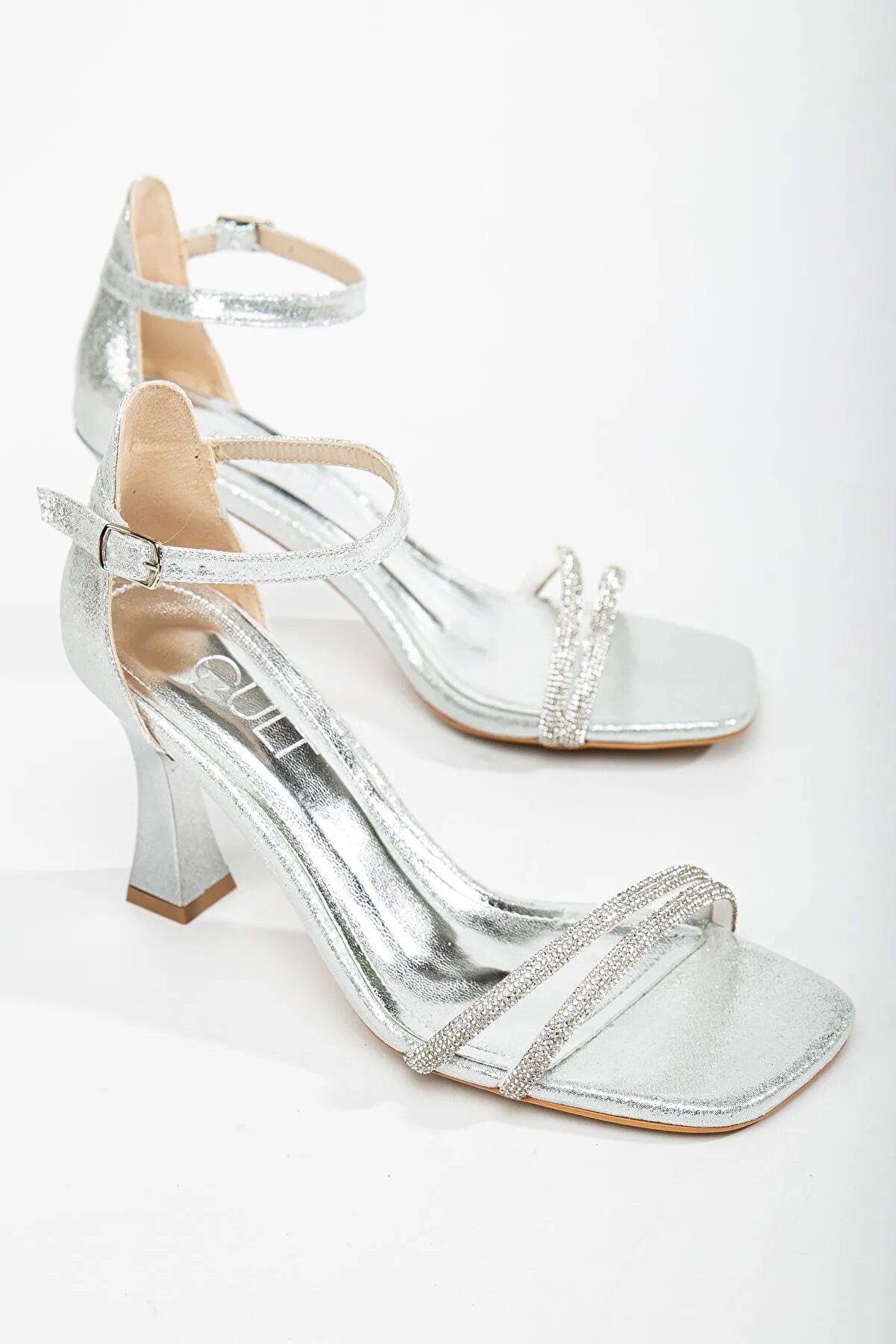 Gult Kadın Ince Topuklu Arkası Kapalı Yazlık Taş Işlemeli̇ Ayakkabı Gümüş