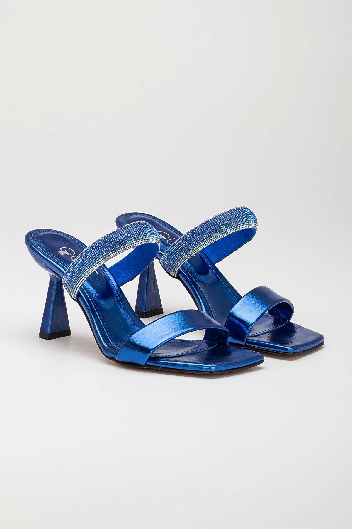 Gult Kadın Renkli̇ Taşlı Terli̇k