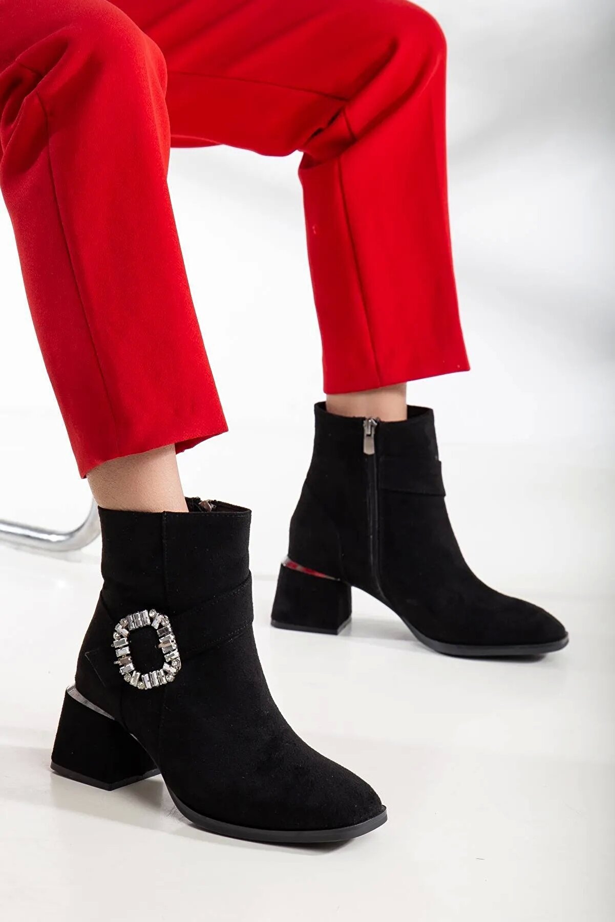 Gult Kadın 6 Cm Kut Burun Şık Dana Si̇yah Süet Bot