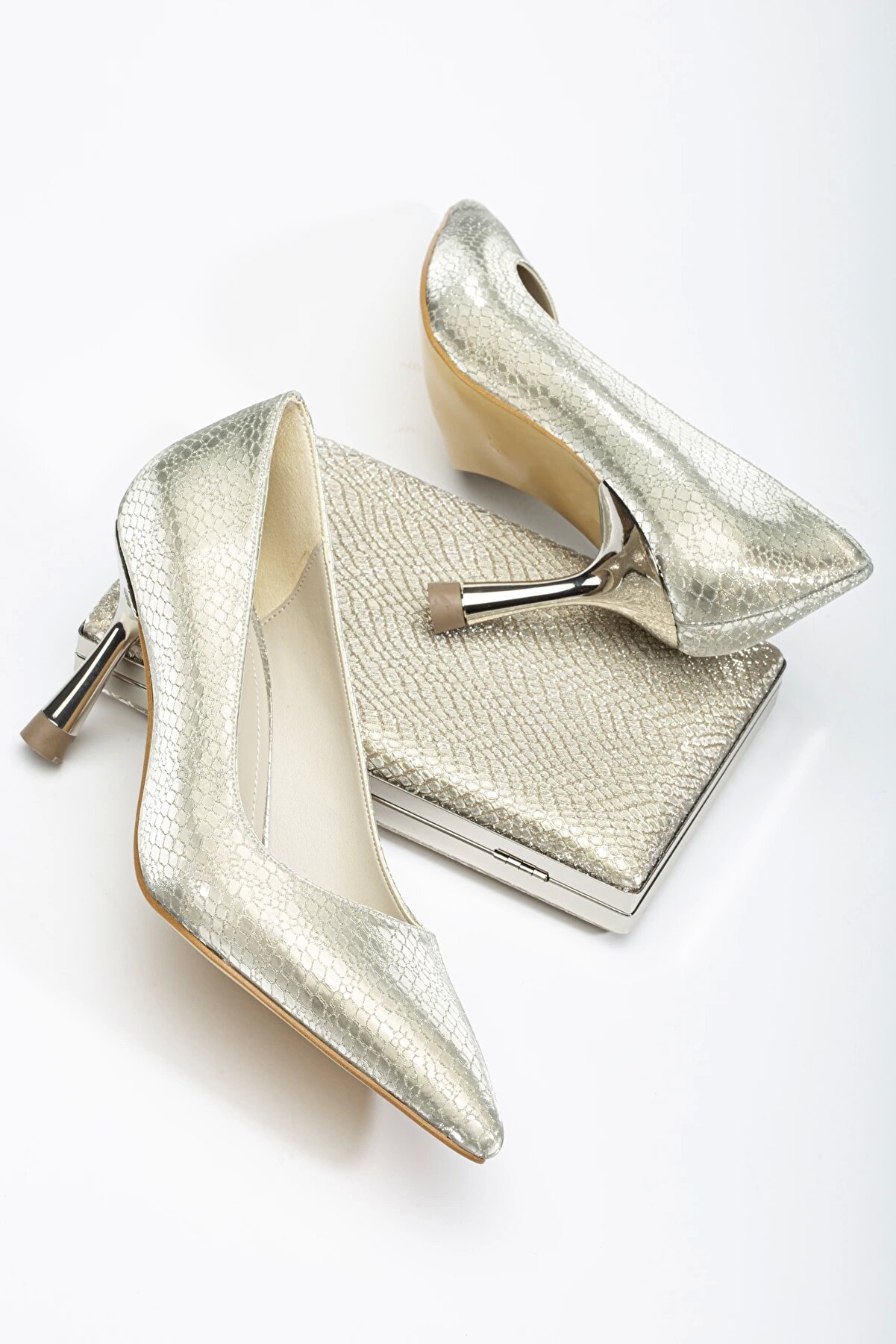 Gult Abi̇ye Kombi̇ni̇