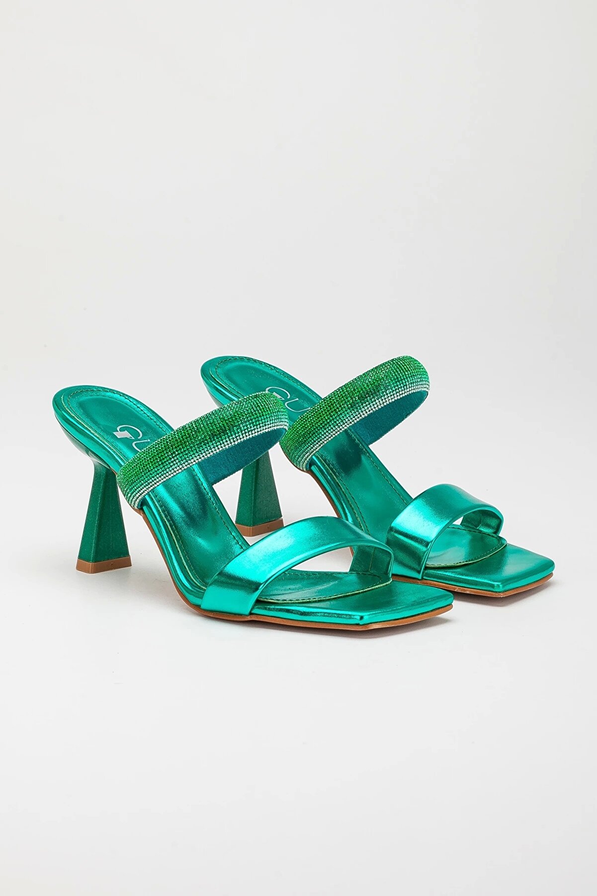 Gult Kadın Renkli̇ Taşlı Terli̇k