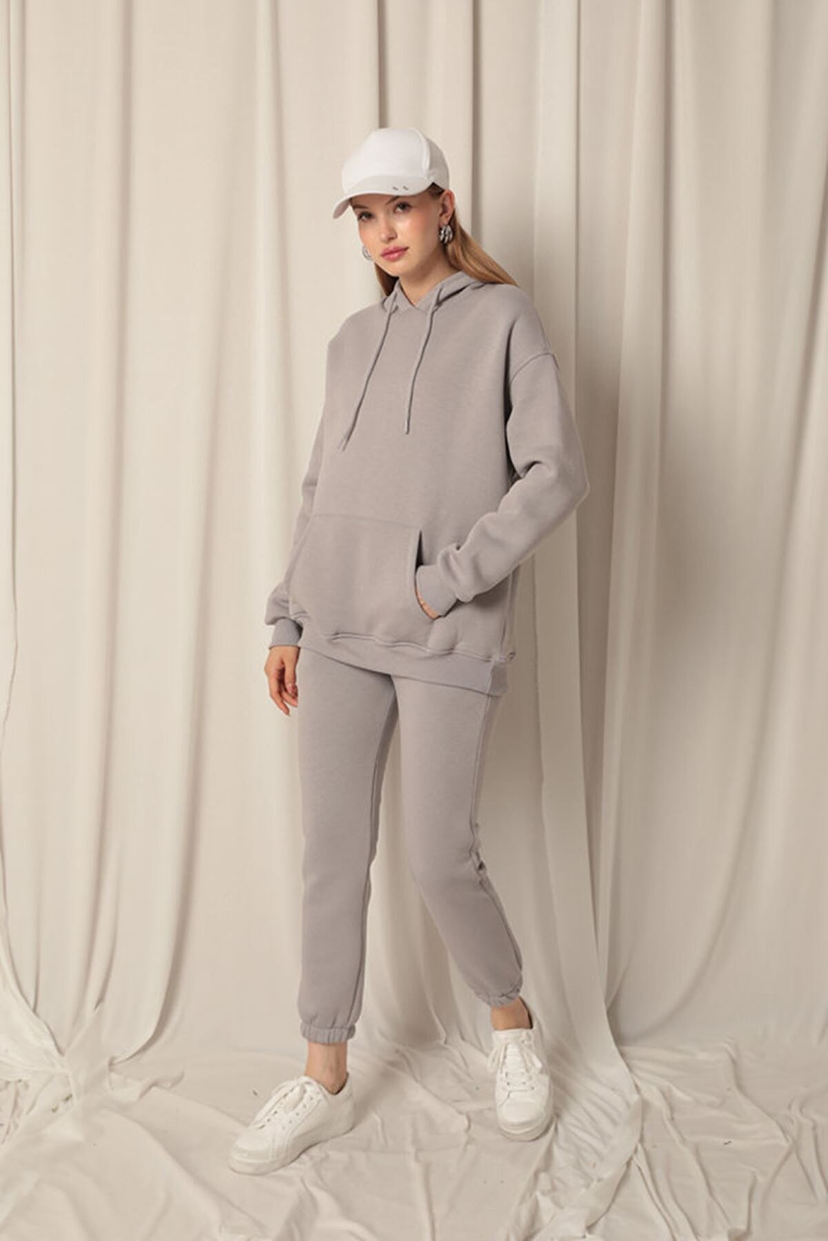 Di̇mba Shoppi̇ng &Uuml;&ccedil; İpli̇k Kumaş Kanguru Cep Kap&uuml;şonlu Kadın Gri̇ Sweat