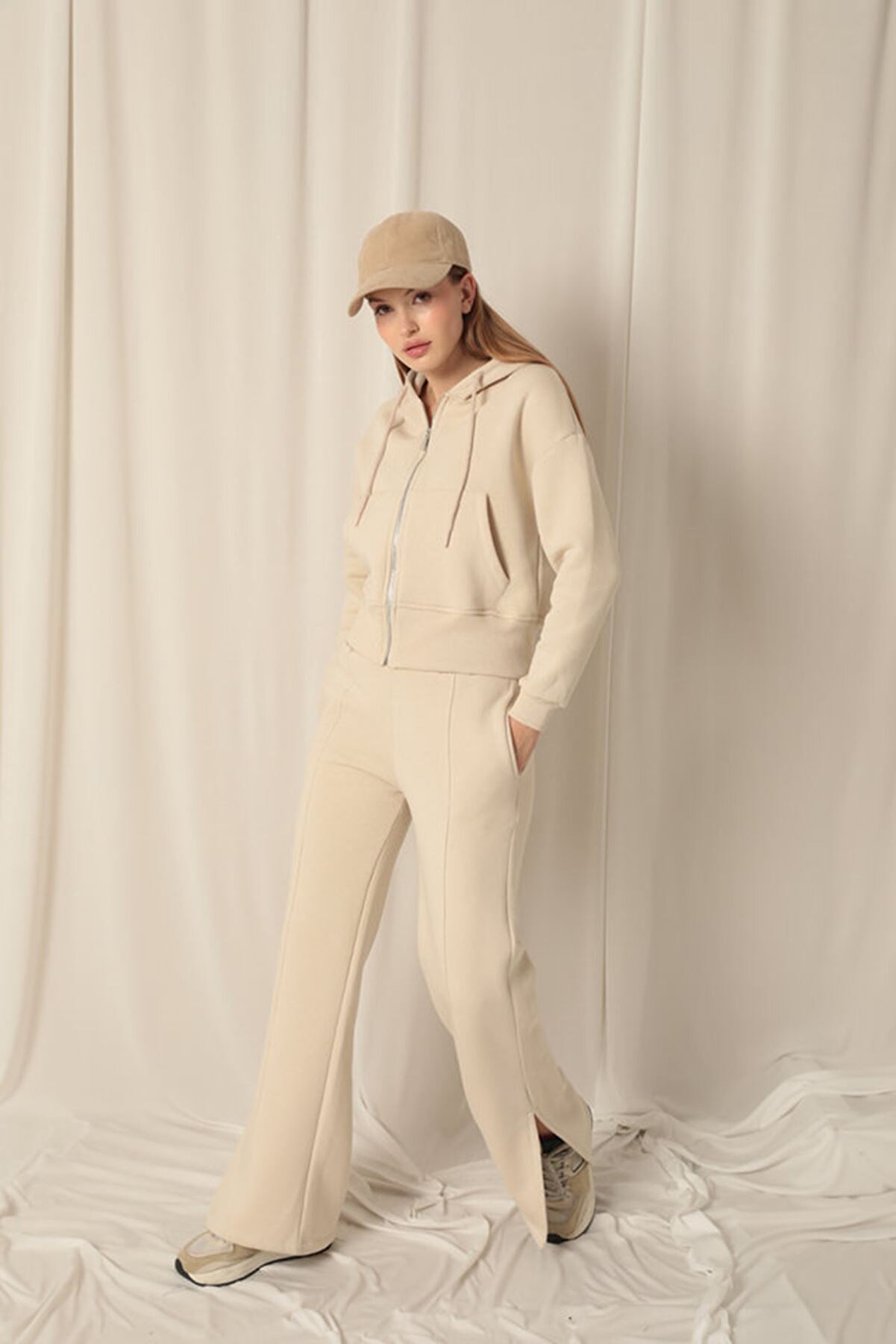 Store &Uuml;&ccedil; İpli̇k Fermuarlı Kap&uuml;şonlu Kısa Bej Sweat