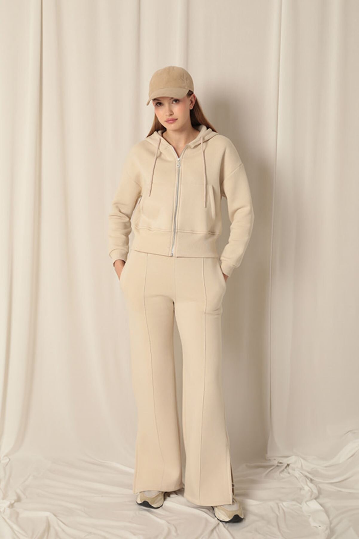 Store &Uuml;&ccedil; İpli̇k Fermuarlı Kap&uuml;şonlu Kısa Bej Sweat