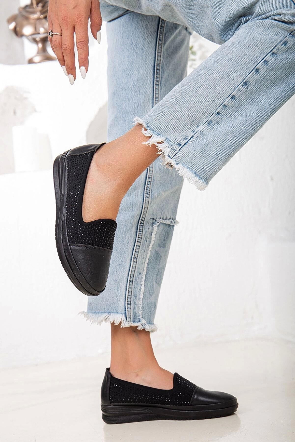 Gult Kadın G&uuml;nl&uuml;k Klasık Su Ge&ccedil;i̇rmez I&ccedil;i̇ Deri̇ Spor Ayakkabı &Ouml;n&uuml; Kaplı