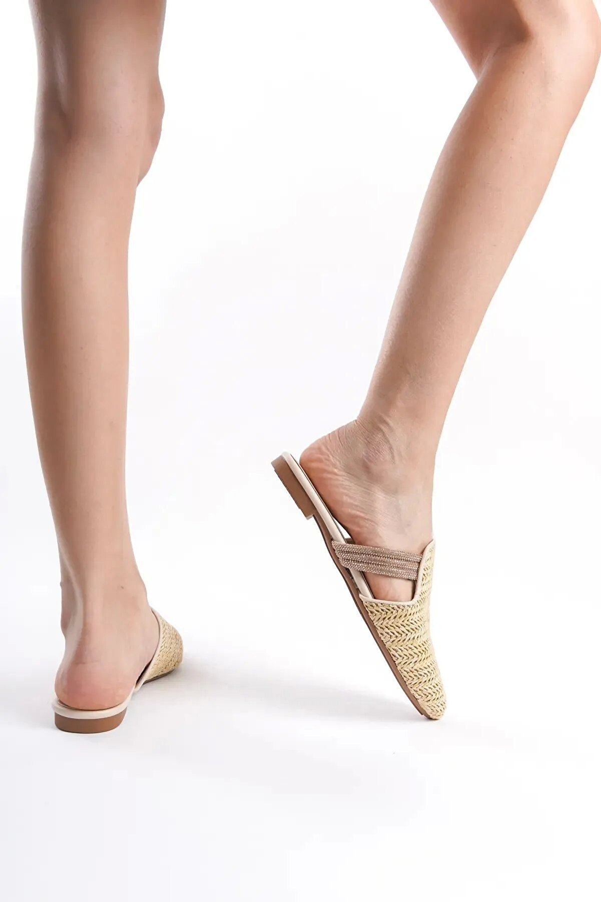 Gult Kadın Taşlı Hasır Detay G&uuml;nl&uuml;k Si̇vri̇ Burun Terli̇k