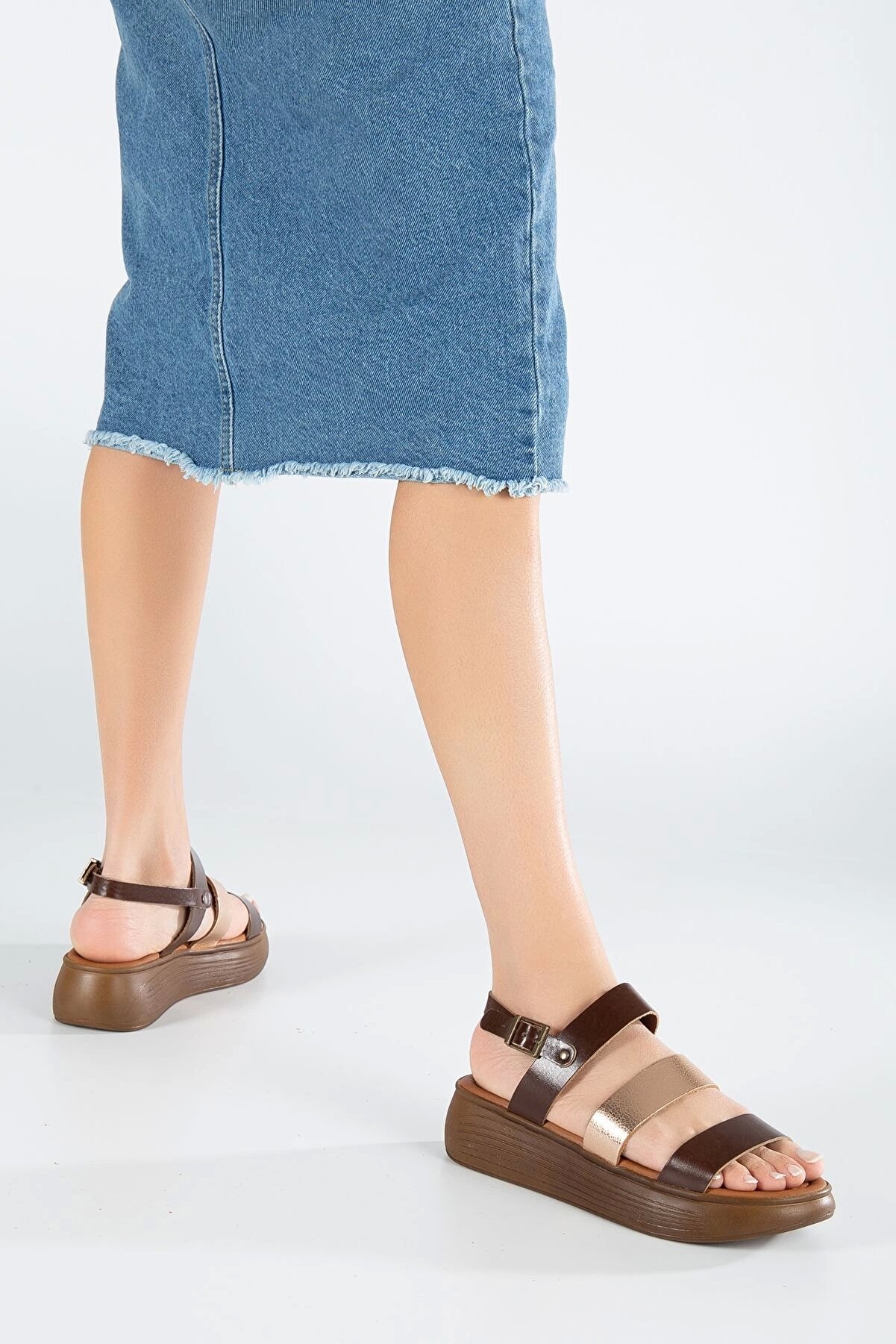 Gult Haki̇ki̇ Deri̇ Sandalet