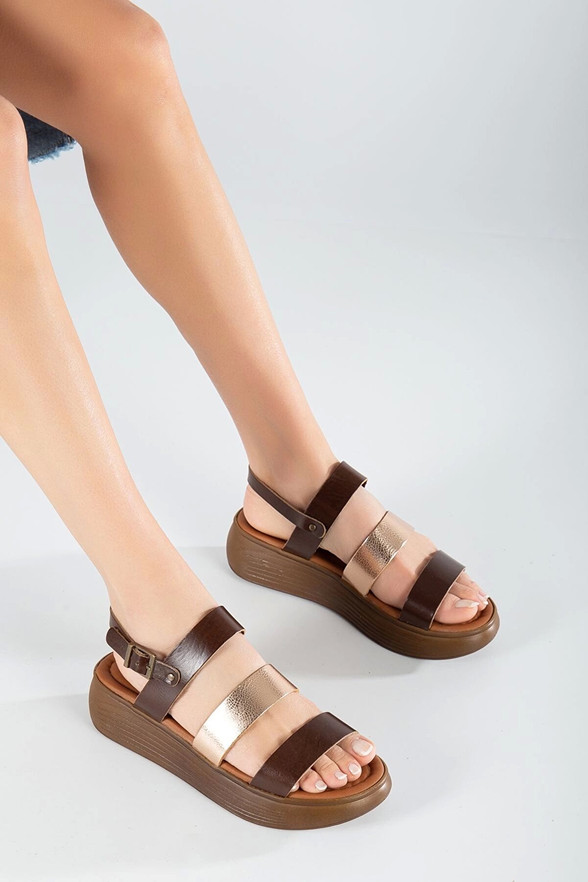 Gult Haki̇ki̇ Deri̇ Sandalet