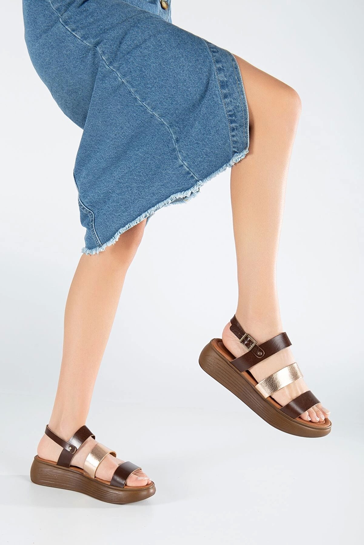 Gult Haki̇ki̇ Deri̇ Sandalet