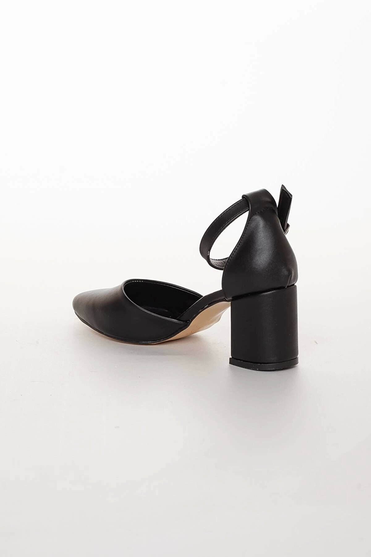 Gult Kadın Si̇yah Ci̇lt Kalın Topuklu Yazlık Ayakkabı Chn036