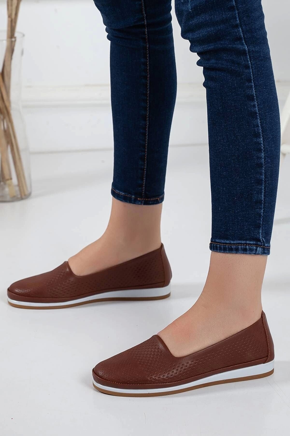 Gult Haki̇ki̇ Deri̇ Kadın Günlük Ayakkabı Kahve Lazer Işlemeli̇