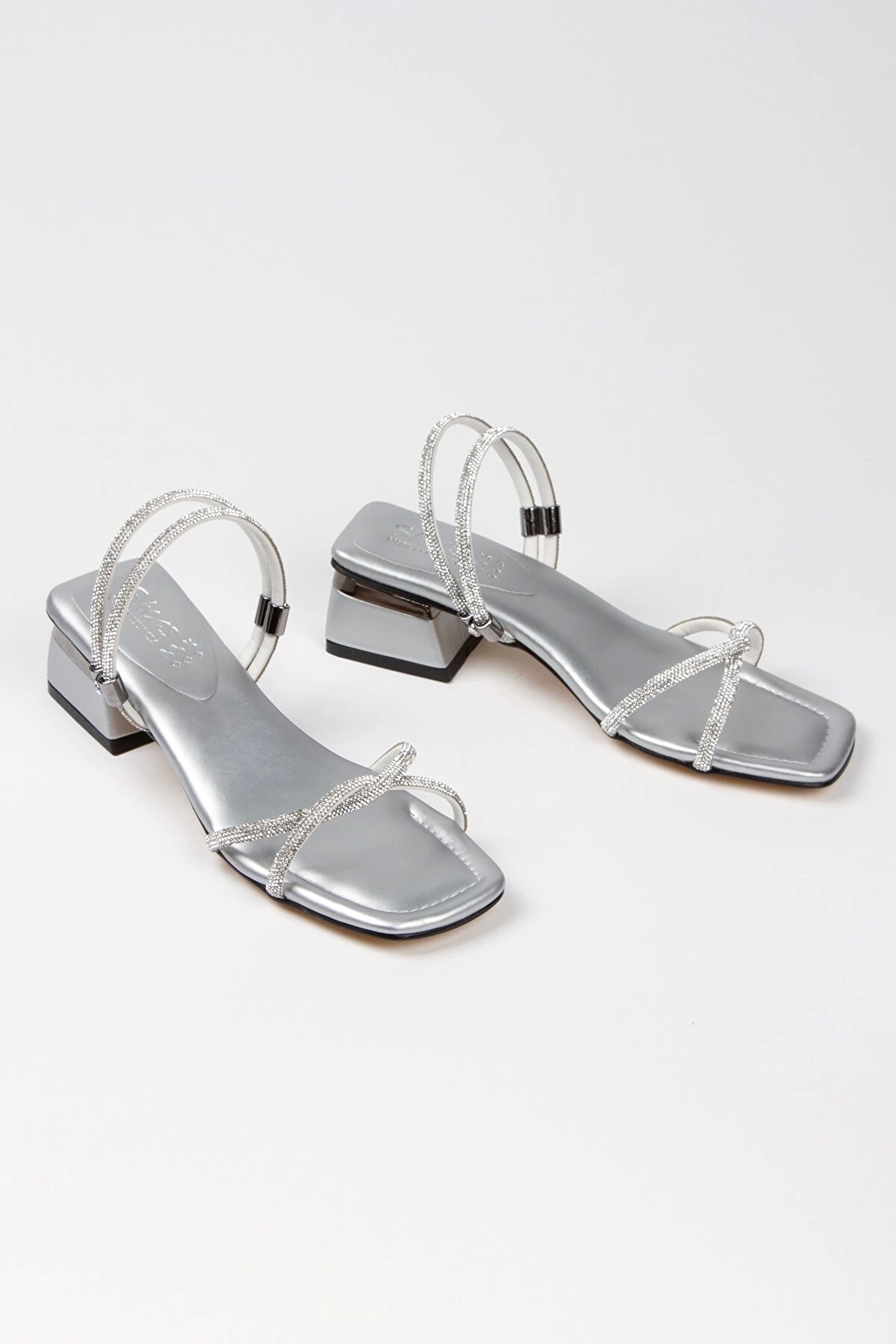 Gult Kadın &Ccedil;apraz Taşlı Abi̇ye Ayakkabı G&uuml;m&uuml;ş