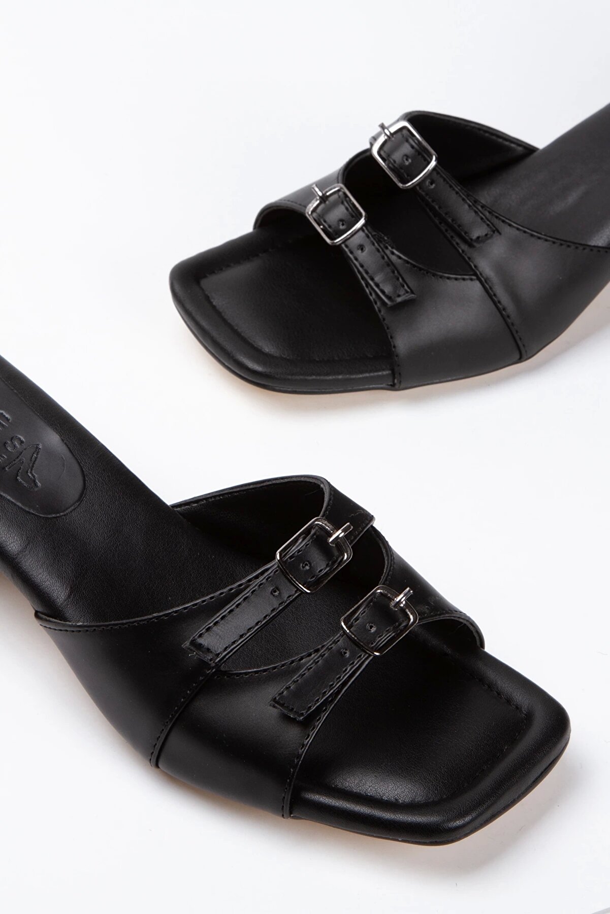 Gult Kadın Tarz Terli̇k Si̇yah