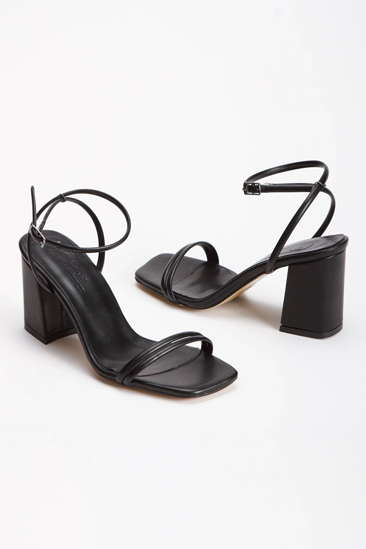 Gult Kadın Yazlık Kalın Topuklu Ayakkabı Si̇yah