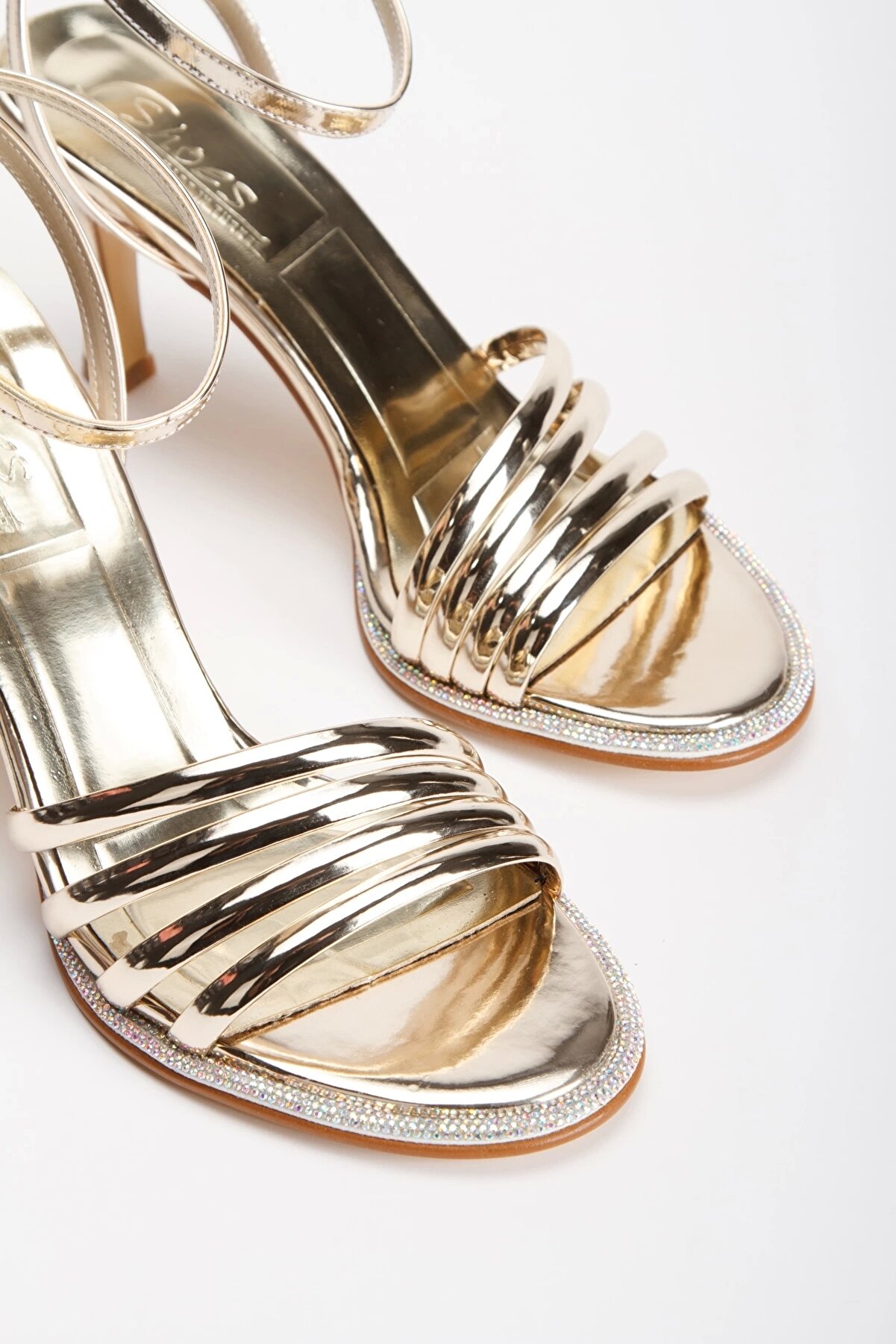 Gult Kadın Taşlı İnce Topuklu Abi̇ye Ayakkabı Altın Ayna