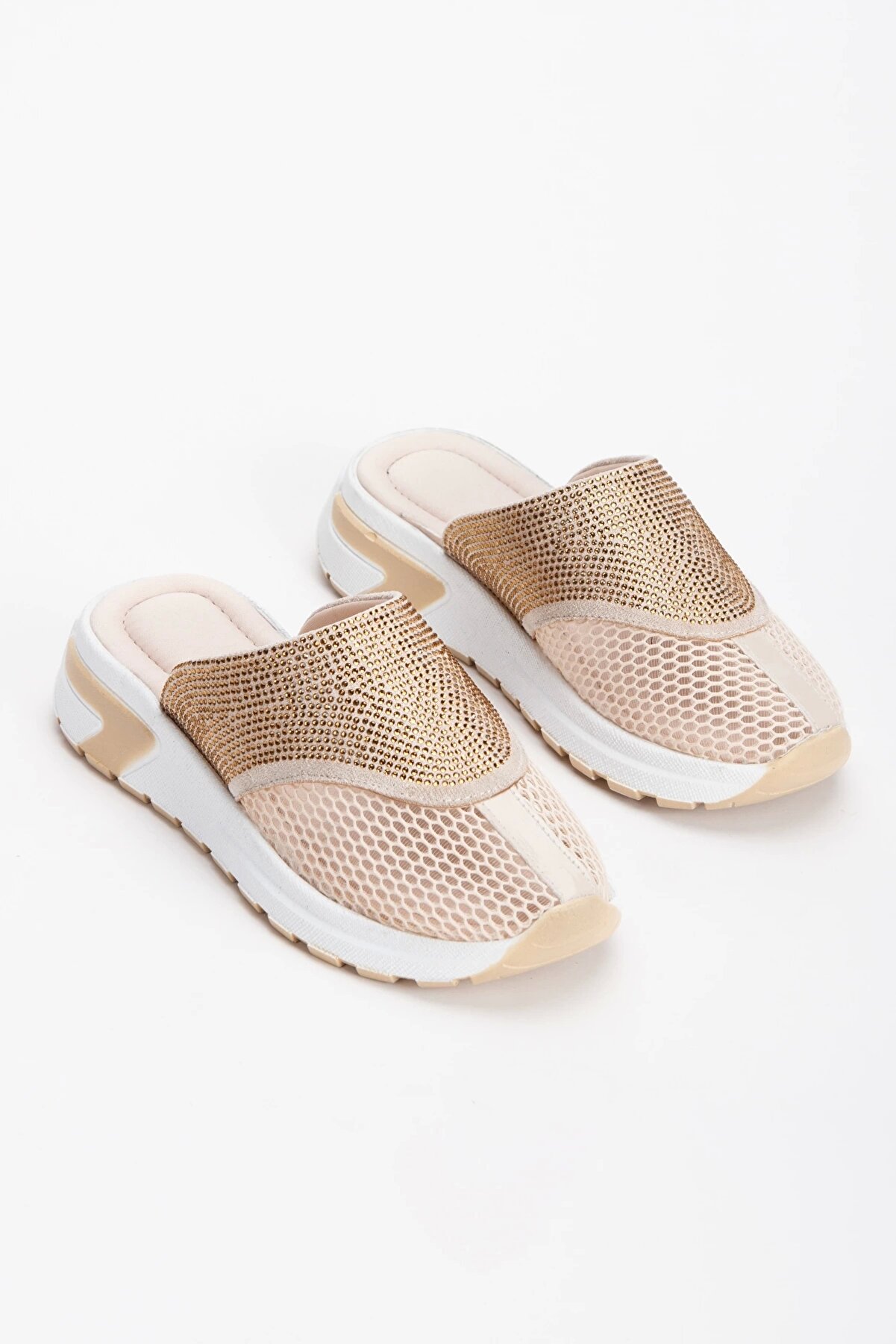 Gult Kadın Burnu Kapalı Deli̇kli̇ Terli̇k Bej