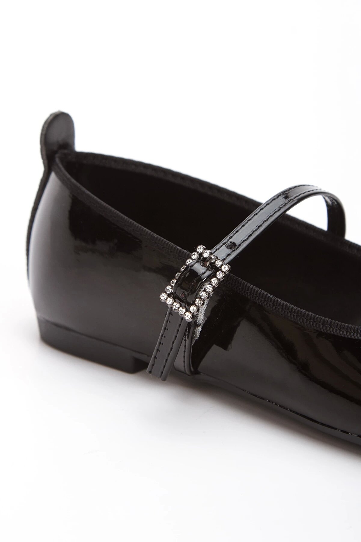 Gult Kadın Si̇yah Rugan G&uuml;nl&uuml;k Babet