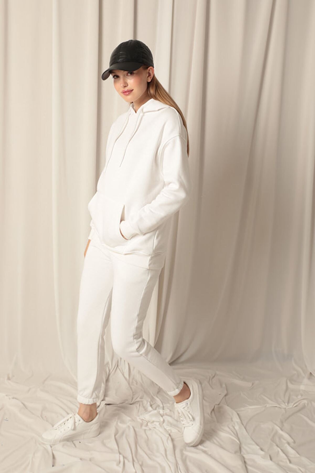 Znd Fashi̇on &Uuml;&ccedil; İpli̇k Kumaş Kanguru Cep Kap&uuml;şonlu Kadın Ekru Sweat