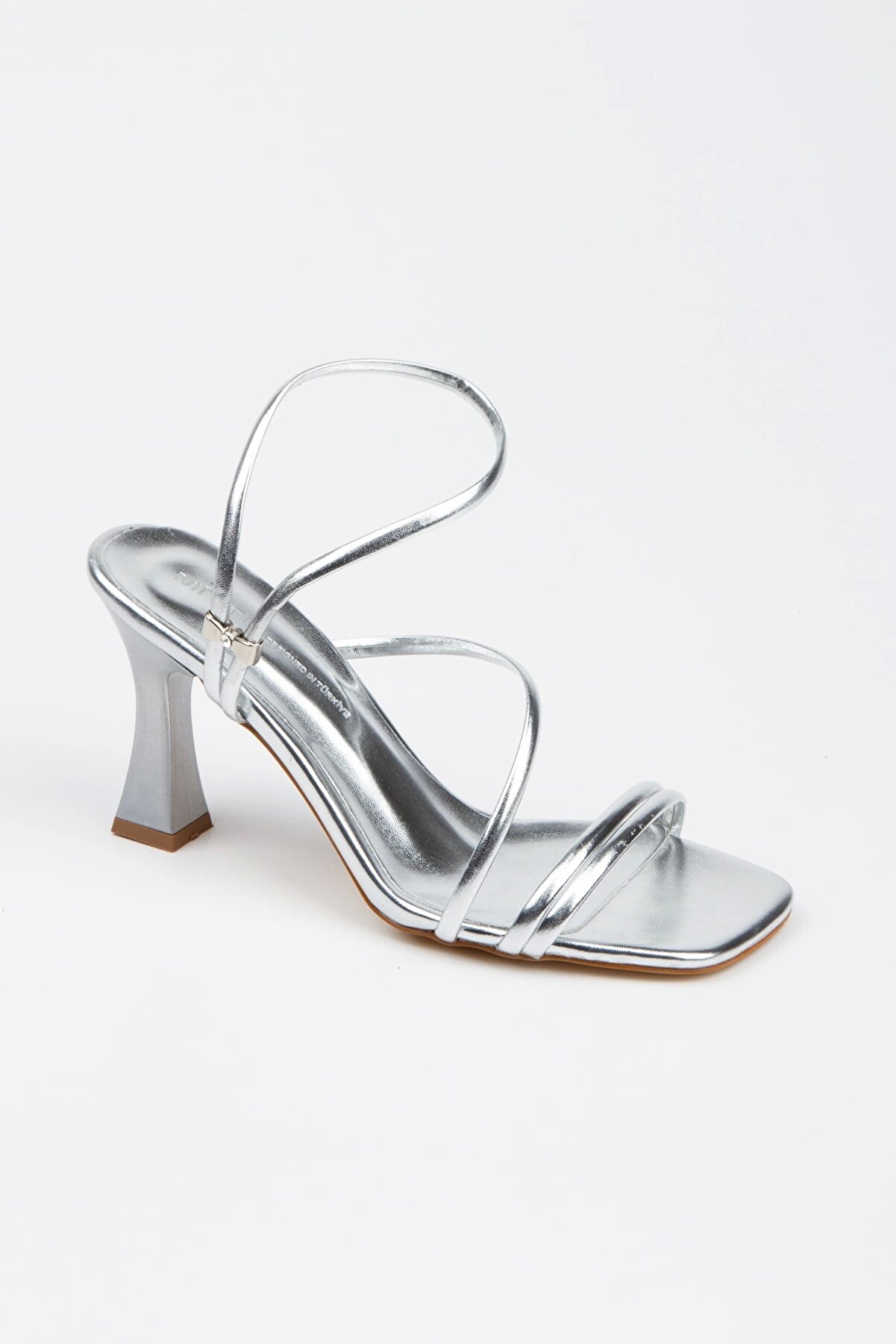 Gult Kadın Yazlık İnce Topuklu Bi̇yeli̇ Ayakkabı Gümüş