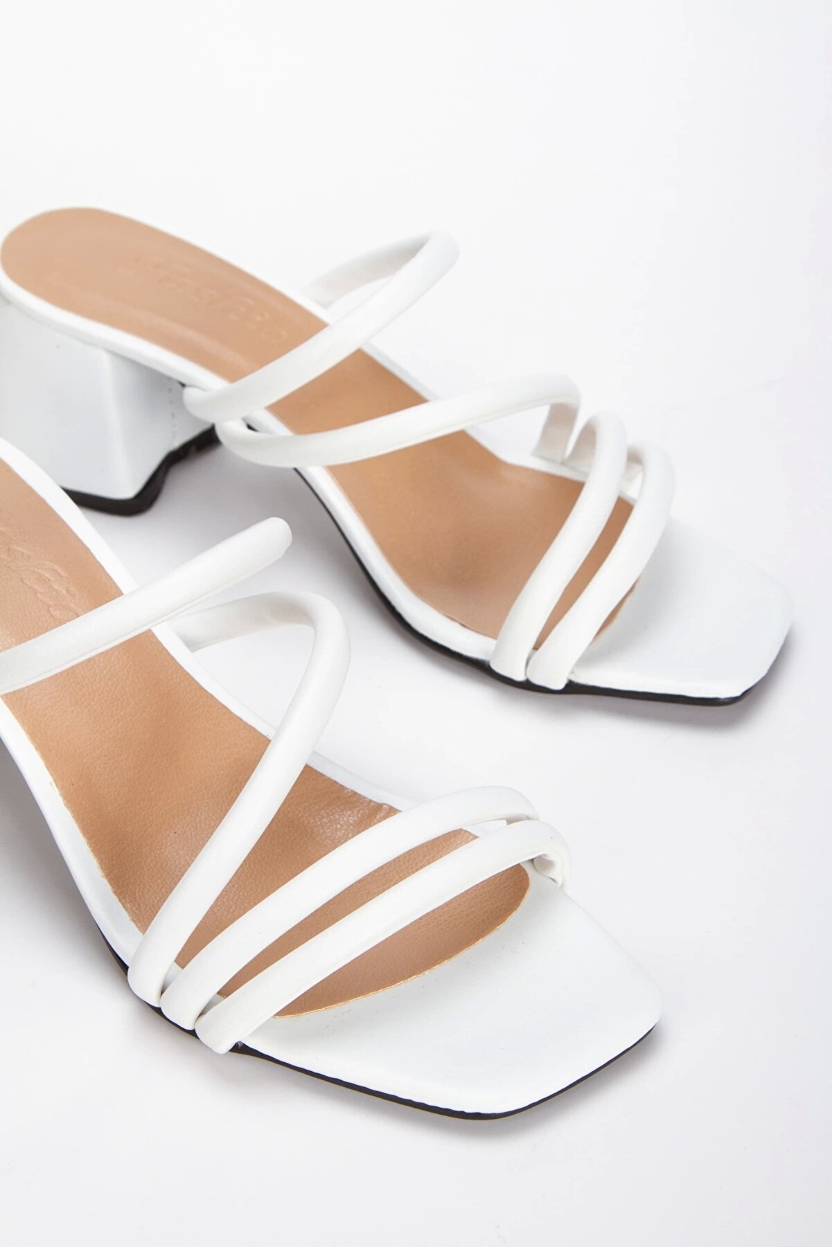 Gult Kadın Kalın Topuklu Bi̇yeli̇ Terli̇k Beyaz