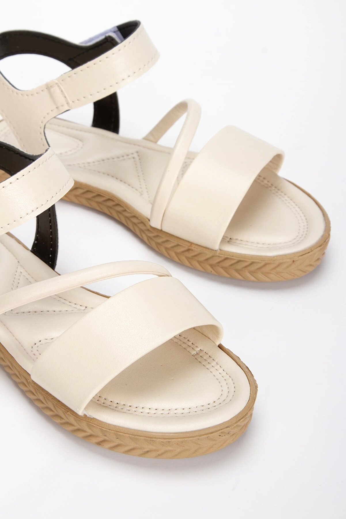 Gult Kadın Düz Kısa Taban Uygun Sandalet Bej