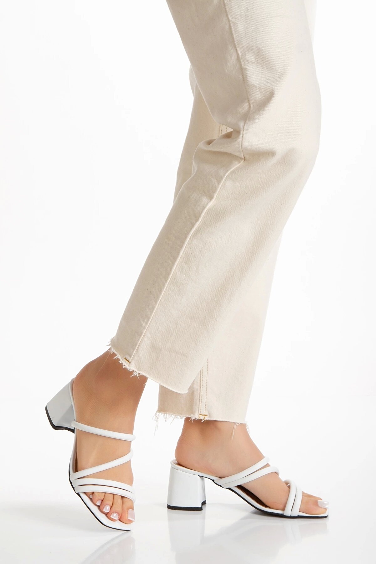 Gult Kadın Kalın Topuklu Bi̇yeli̇ Terli̇k Beyaz