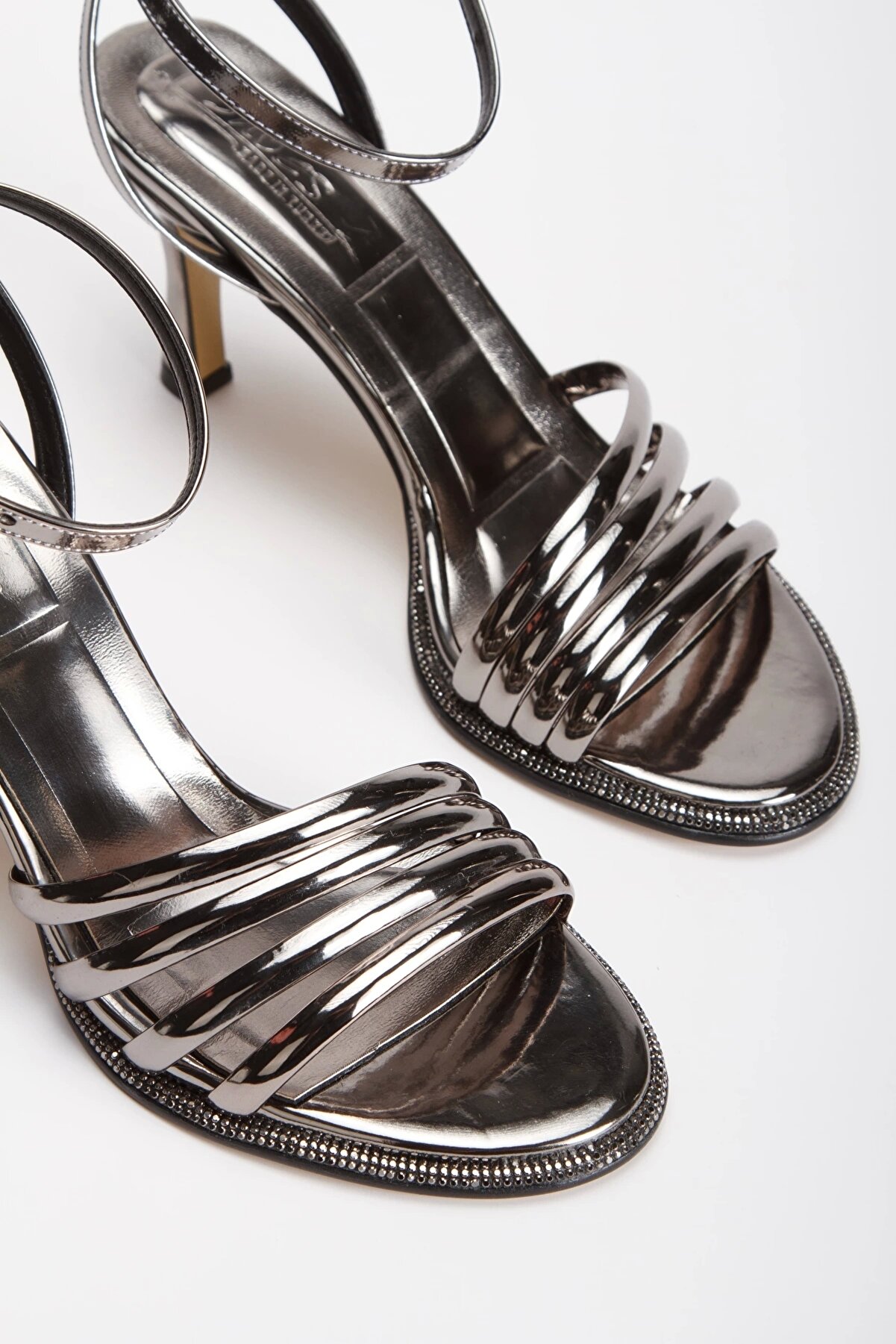 Gult Kadın Taşlı İnce Topuklu Abi̇ye Ayakkabı Plati̇n Ayna