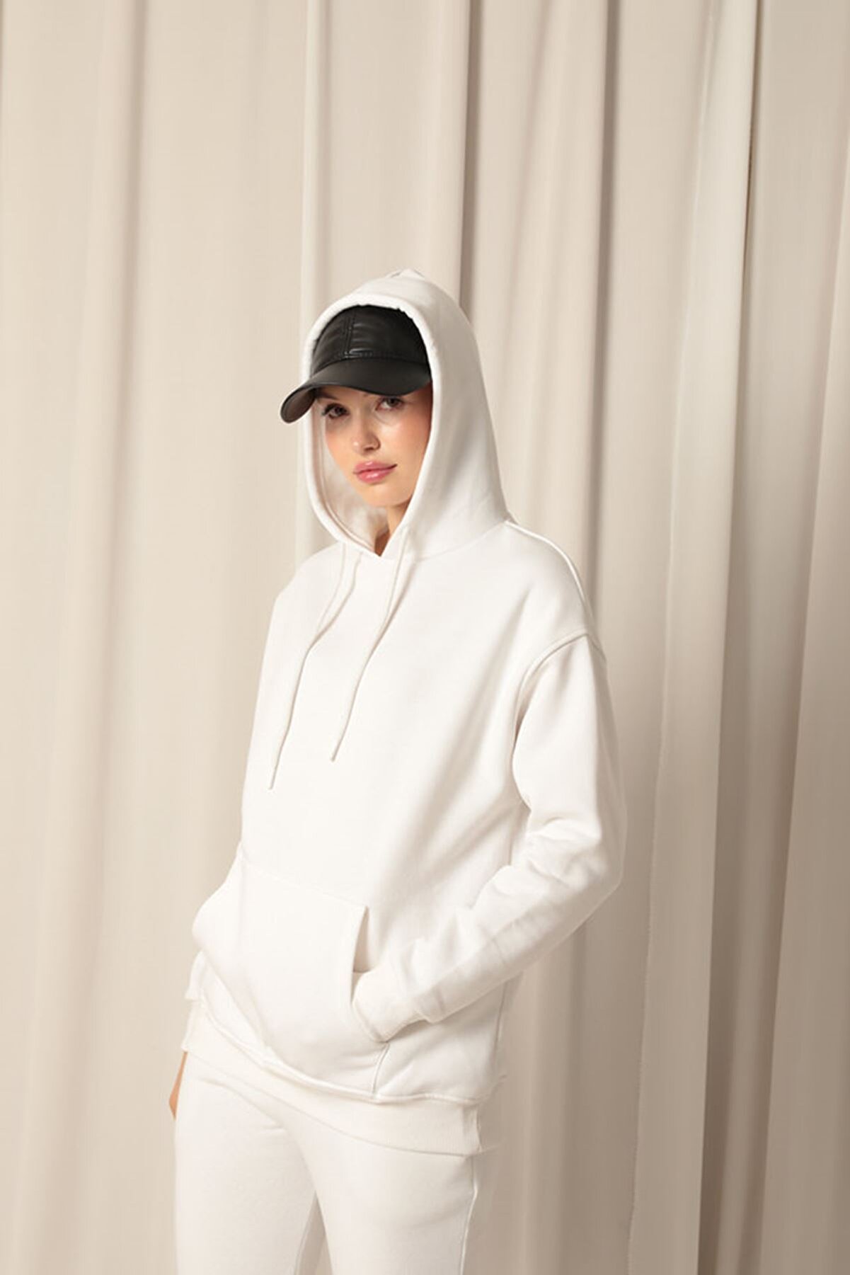 Znd Fashi̇on &Uuml;&ccedil; İpli̇k Kumaş Kanguru Cep Kap&uuml;şonlu Kadın Ekru Sweat