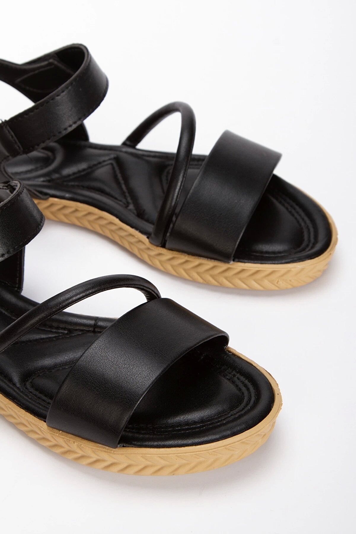 Gult Kadın Düz Kısa Taban Uygun Sandalet Si̇yah