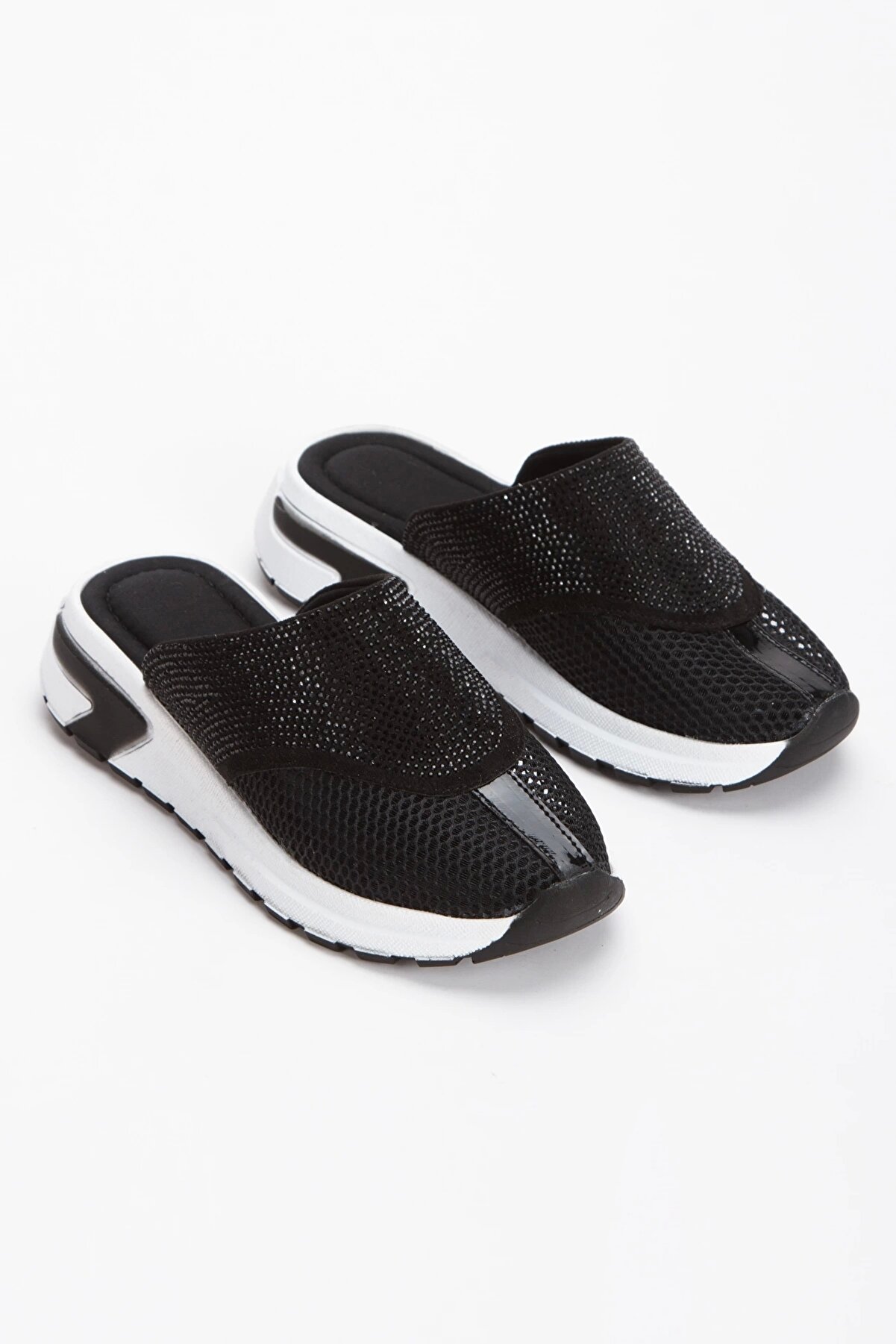 Gult Kadın Burnu Kapalı Deli̇kli̇ Terli̇k Si̇yah