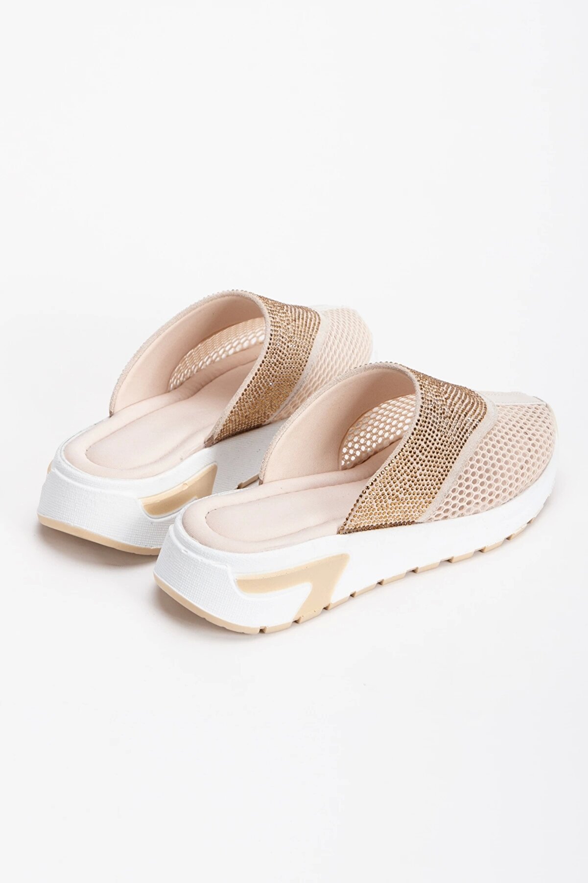 Gult Kadın Burnu Kapalı Deli̇kli̇ Terli̇k Bej