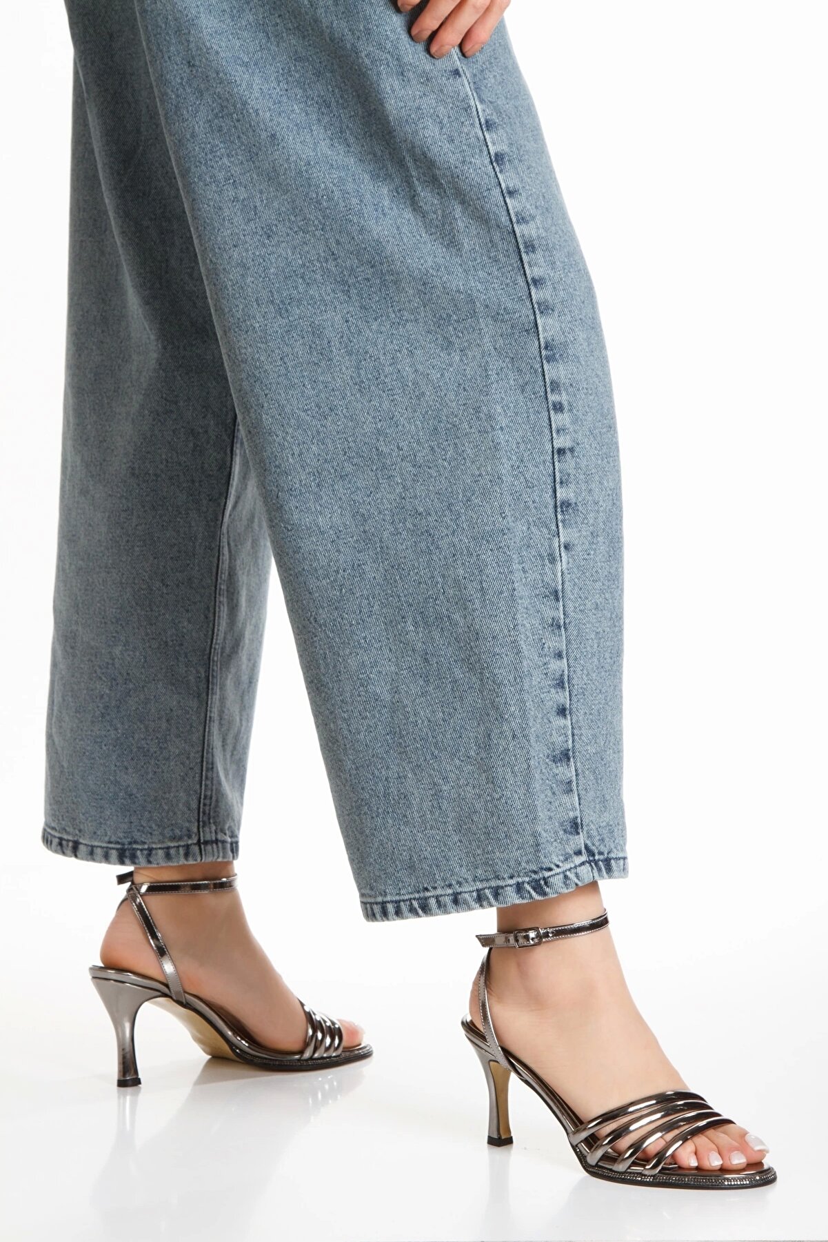 Gult Kadın Taşlı İnce Topuklu Abi̇ye Ayakkabı Plati̇n Ayna