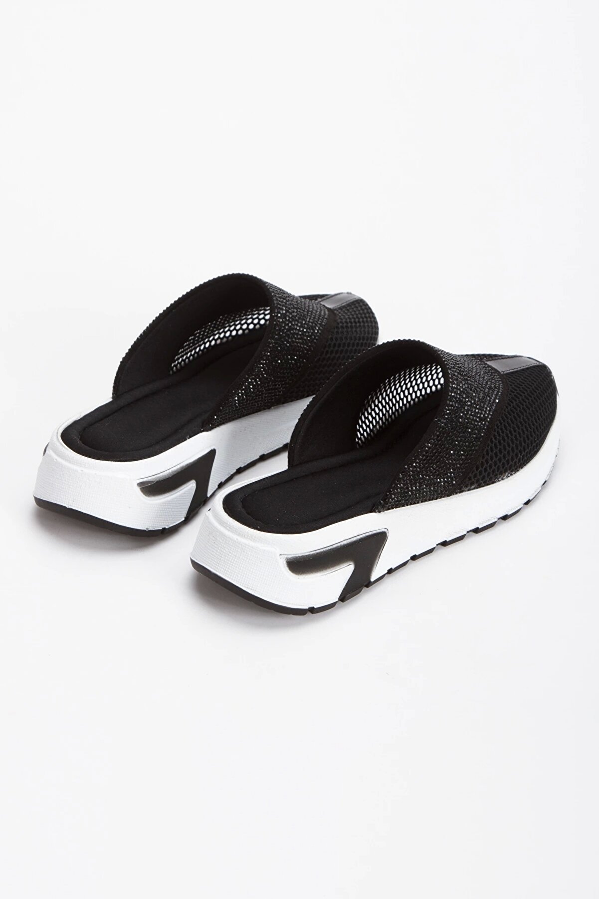 Gult Kadın Burnu Kapalı Deli̇kli̇ Terli̇k Si̇yah