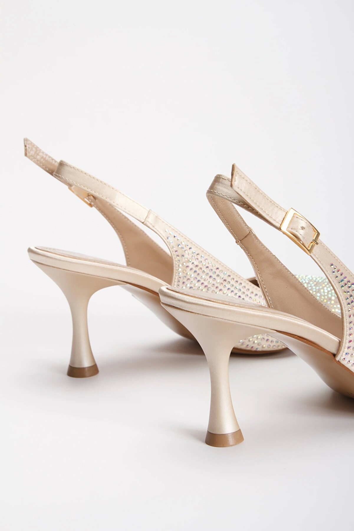 Gult Kadın Burnu Kapalı Arkası A&ccedil;ık Gece Ayakkabısı Altın