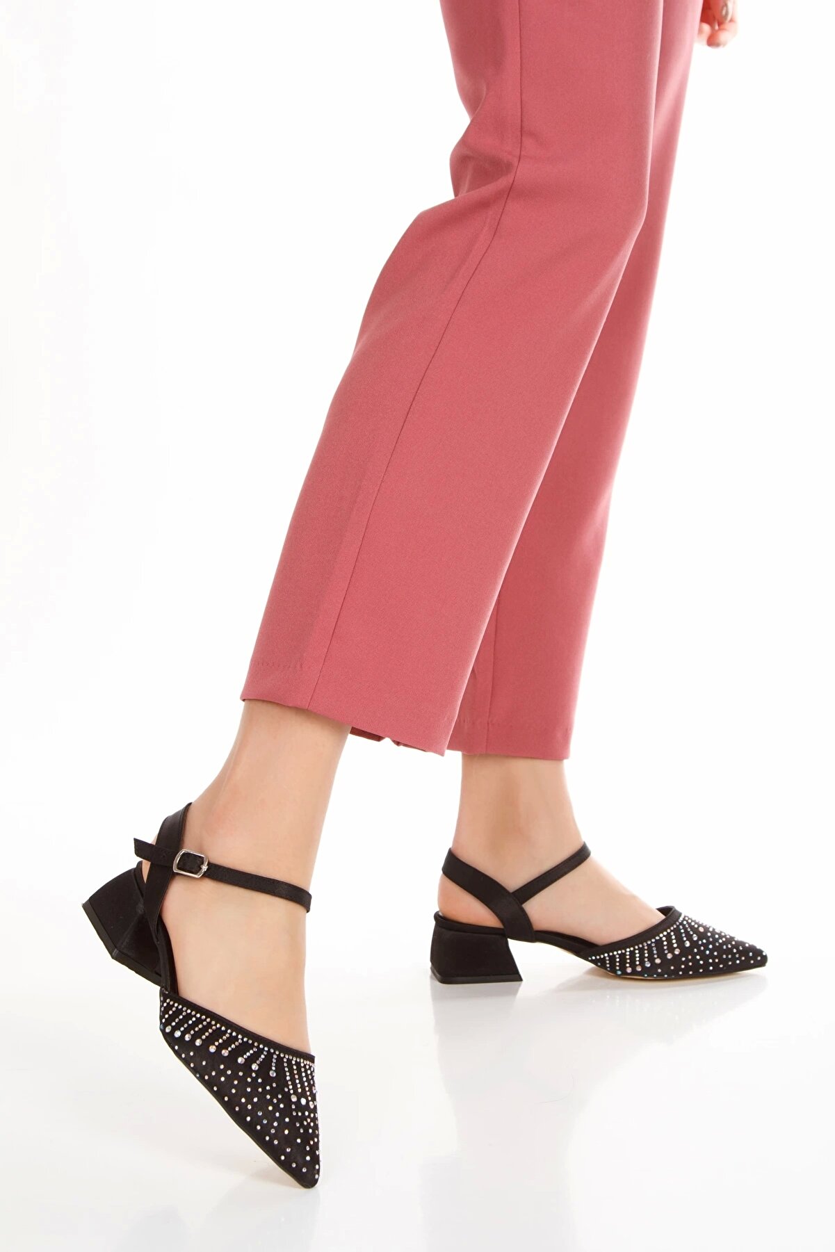 Gult Kadın Arkası Açık Burnu Kapalı Taş Baskılı Ayakkabı