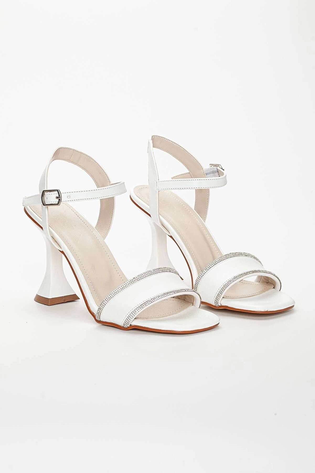 Gult Kadın Yazlık Tek Bant Şık Ayakkabı Beyaz