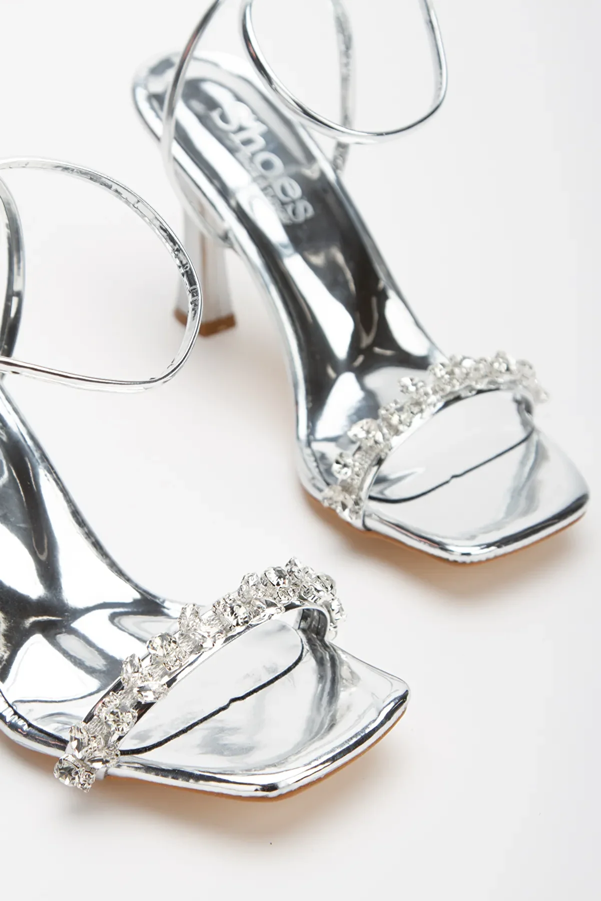 Lukatlove Kadın Taş İşlemeli̇ Abi̇ye Ayakkabı