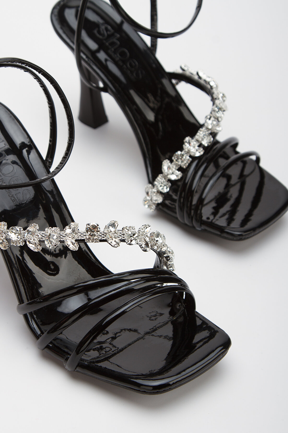 Lukatlove Kadın Taş İşlemeli̇ Topuklu Ayakkabı