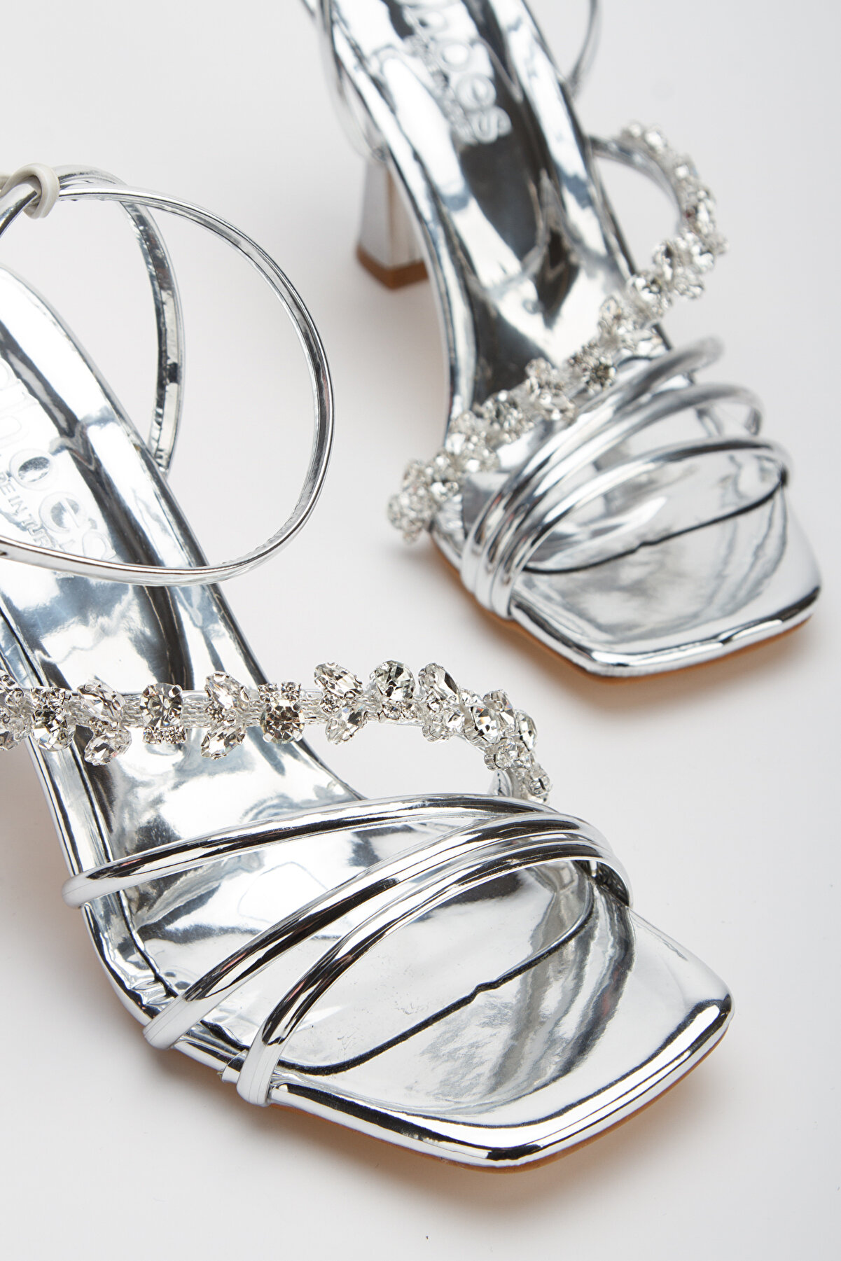 Lukatlove Kadın Taş İşlemeli̇ Topuklu Ayakkabı