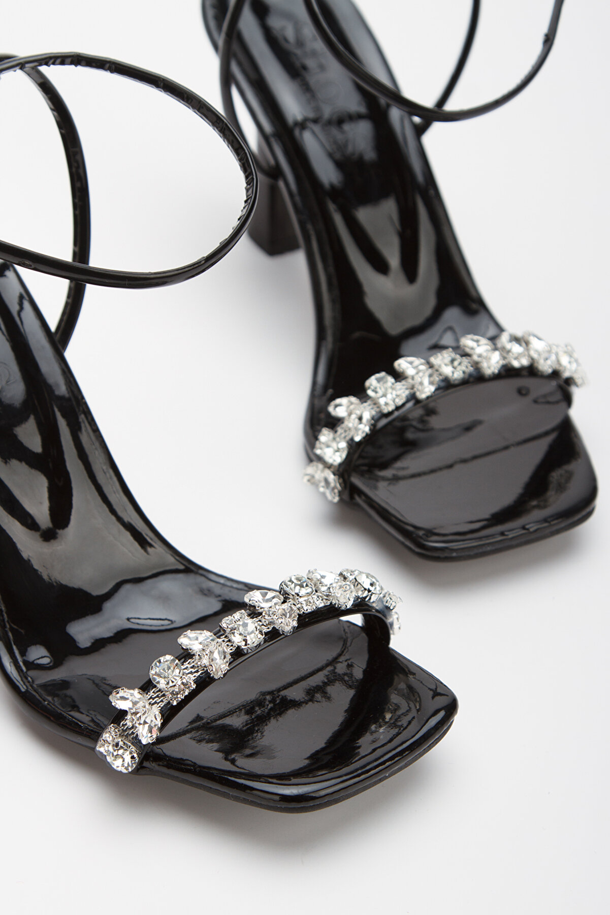 Lukatlove Kadın Taş İşlemeli̇ Abi̇ye Ayakkabı