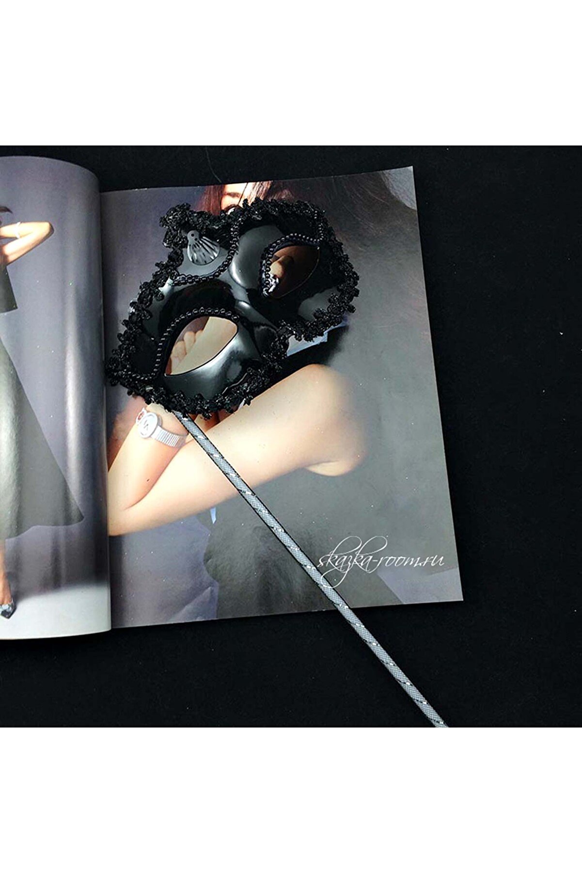 Go İthalat Si̇yah Işıltılı Tutmalı Fotoğraf &Ccedil;eki̇mi̇ Maskesi̇ 18X29 Cm (5258)