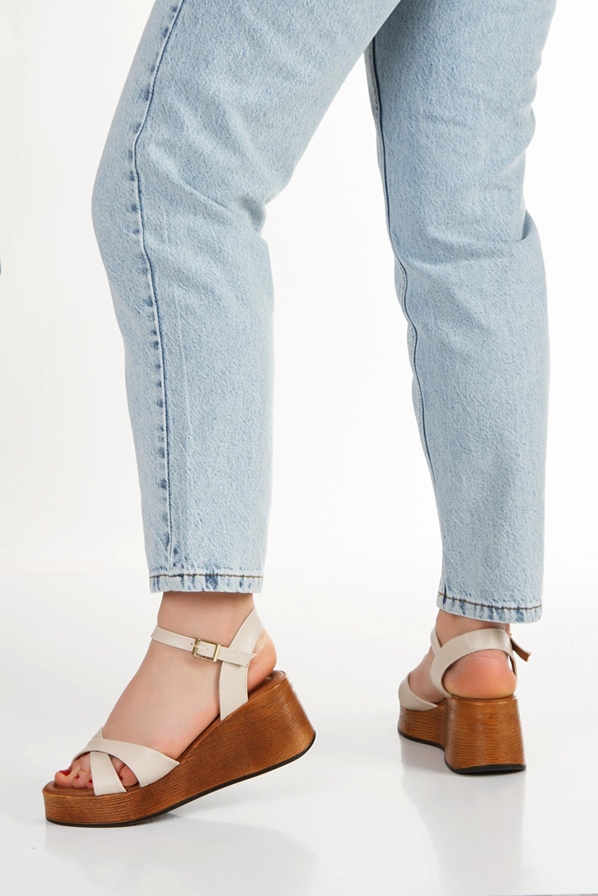 Gult Kadın Boyama Tabanlı Hafi̇f Sandalet Bej