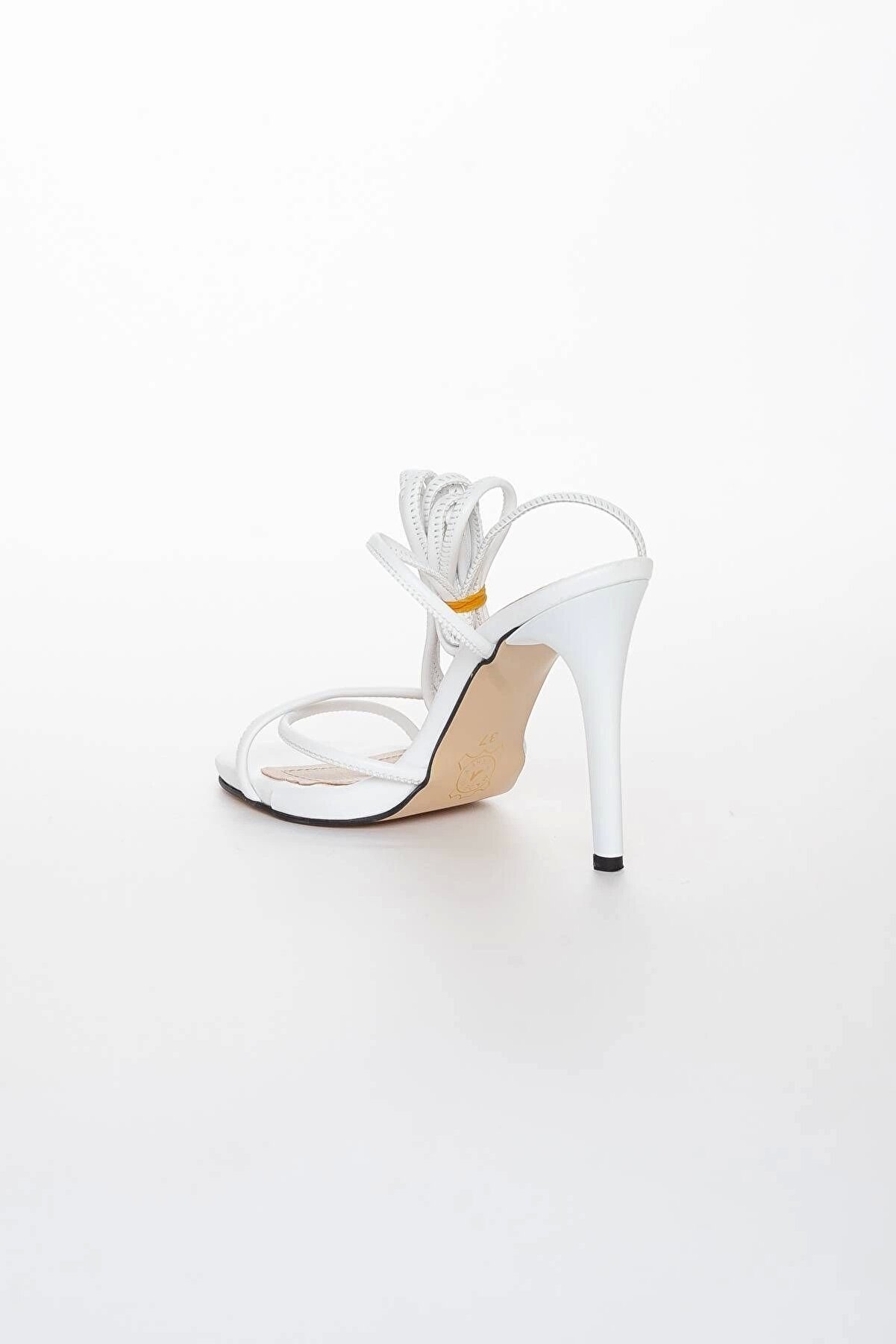 Gult Kadın Beyaz Bağcıklı 10 Cm Ince Topuklu Yazlık Ayakkabı